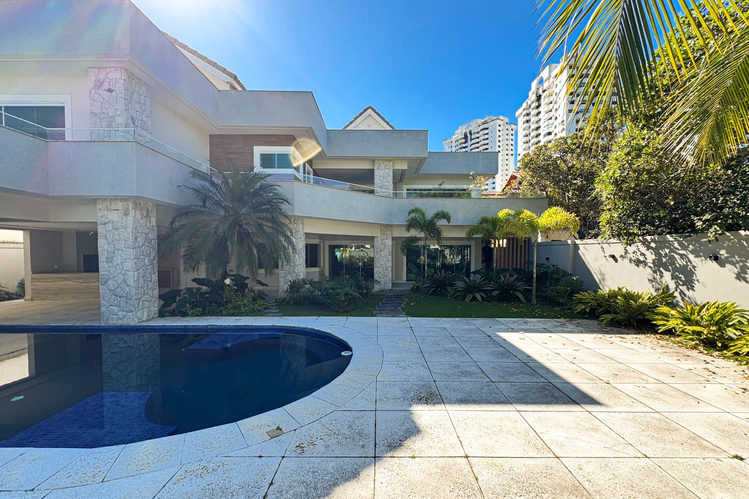 Casa com 5 Suítes e Sótão na Barra da Tijuca