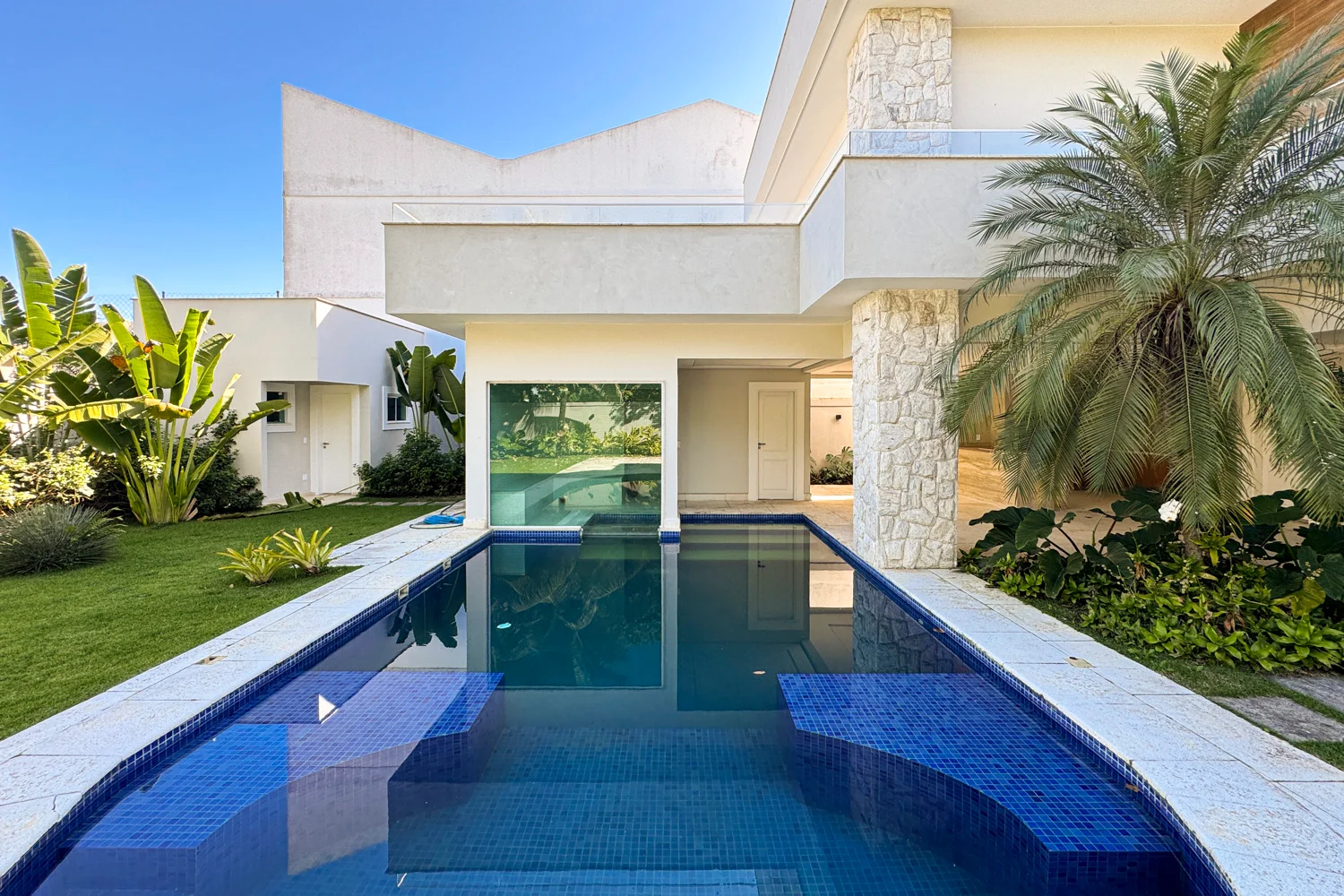 Casa com 5 Suítes e Sótão na Barra da Tijuca