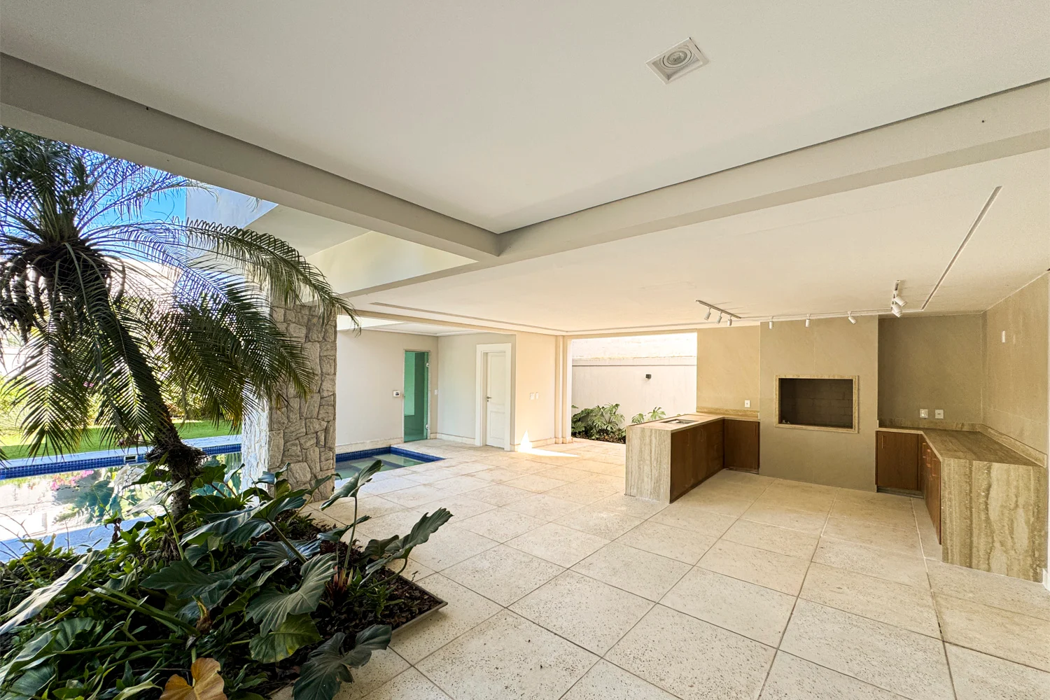 Casa com 5 Suítes e Sótão na Barra da Tijuca