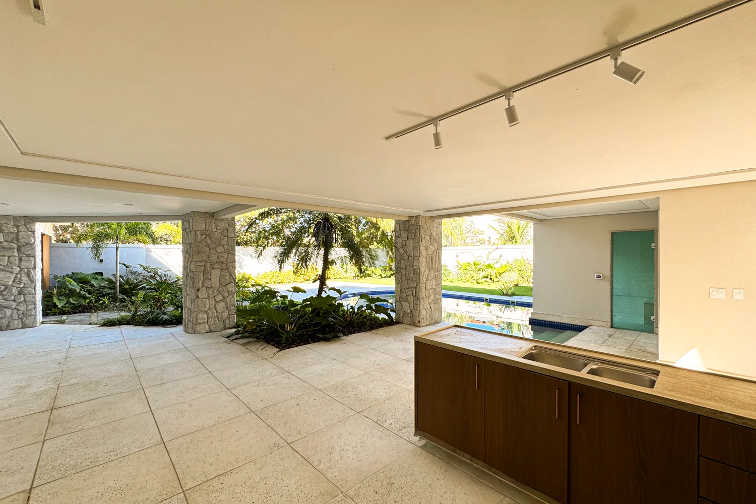 Casa com 5 Suítes e Sótão na Barra da Tijuca