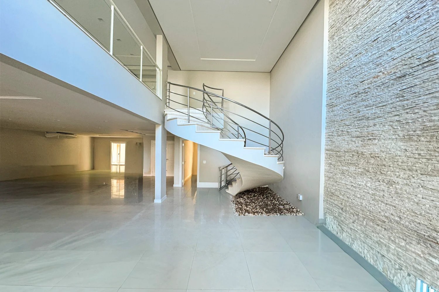 Casa com 5 Suítes e Sótão na Barra da Tijuca