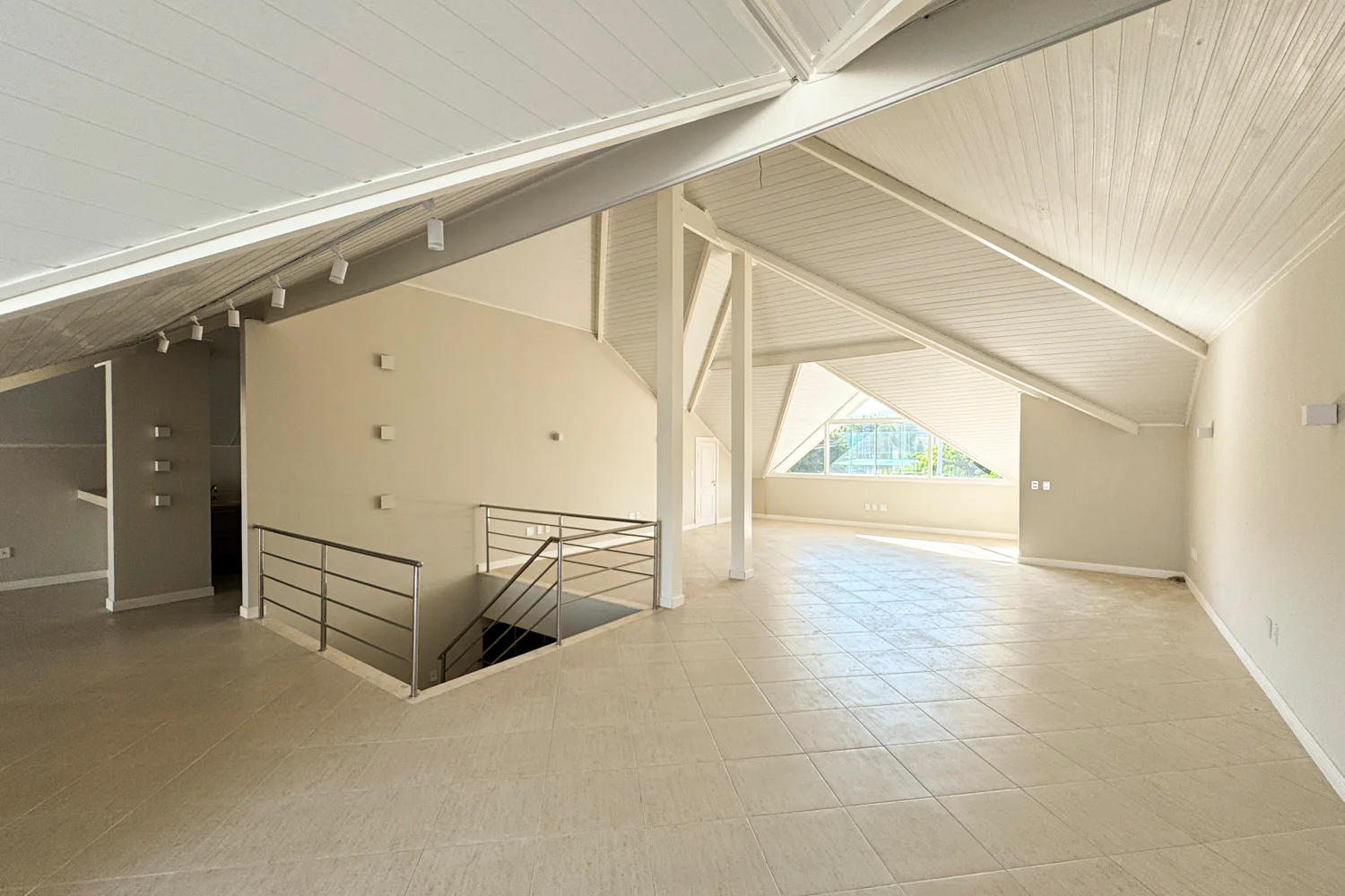 Casa com 5 Suítes e Sótão na Barra da Tijuca