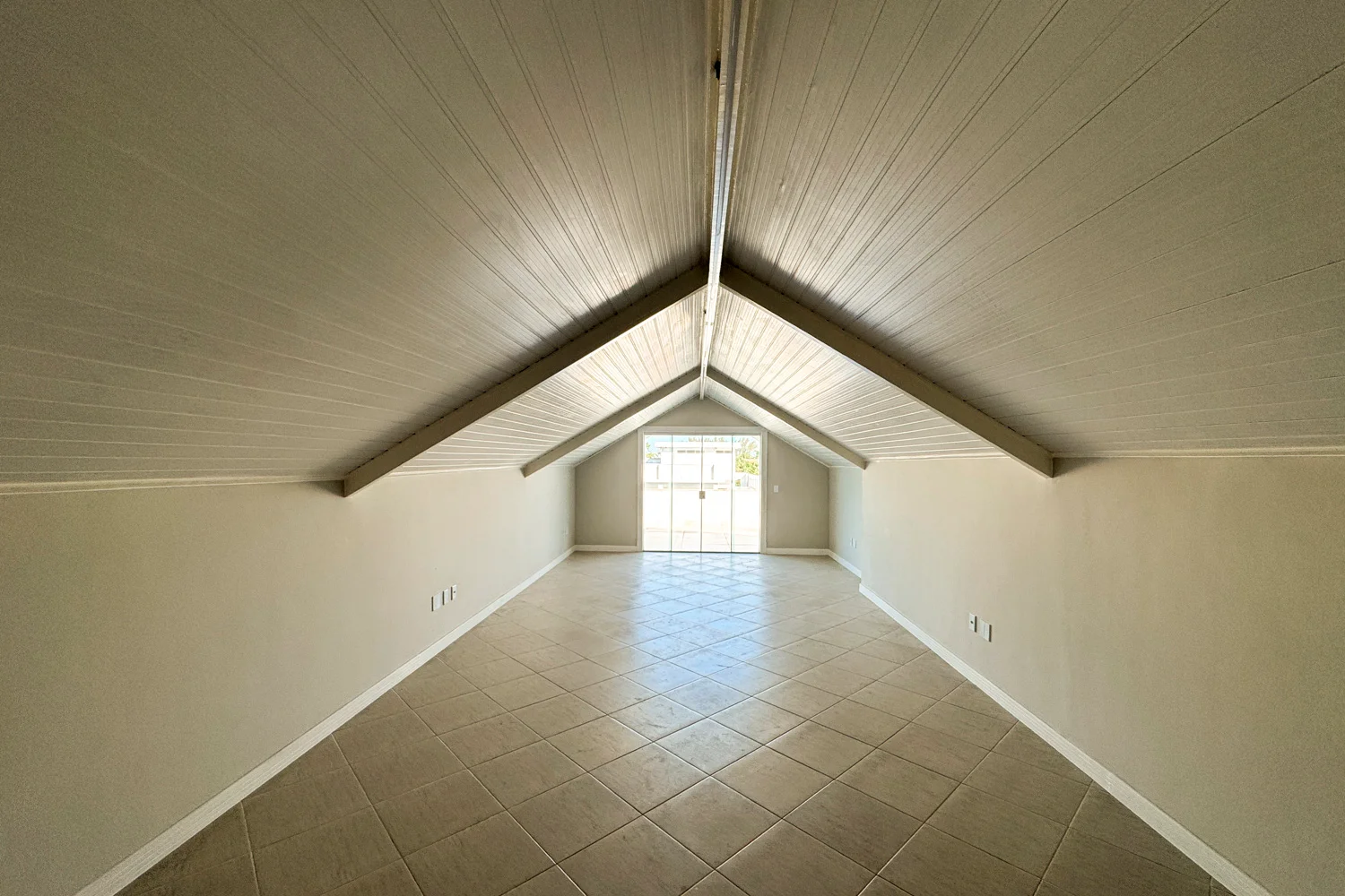 Casa com 5 Suítes e Sótão na Barra da Tijuca