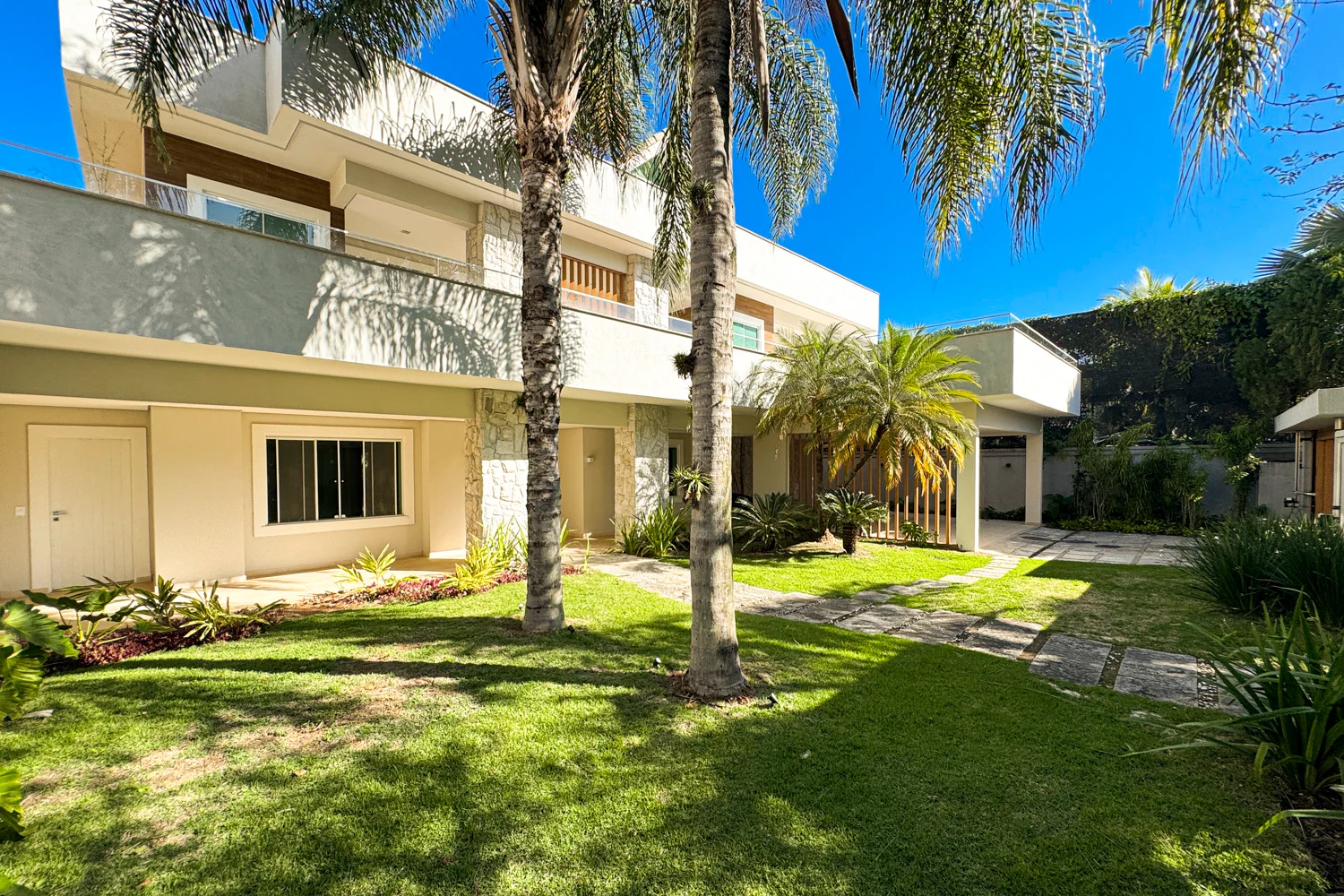 Casa com 5 Suítes e Sótão na Barra da Tijuca