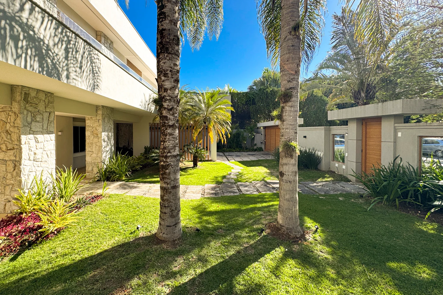 Casa com 5 Suítes e Sótão na Barra da Tijuca