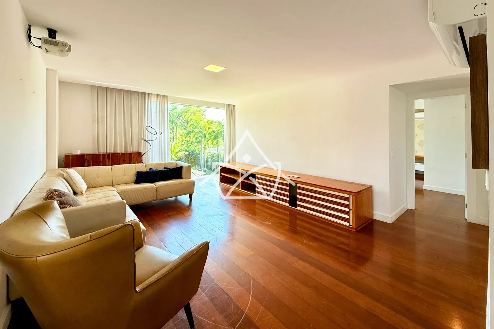 Casa com Área Gourmet e Forno a Lenha na Barra da Tijuca