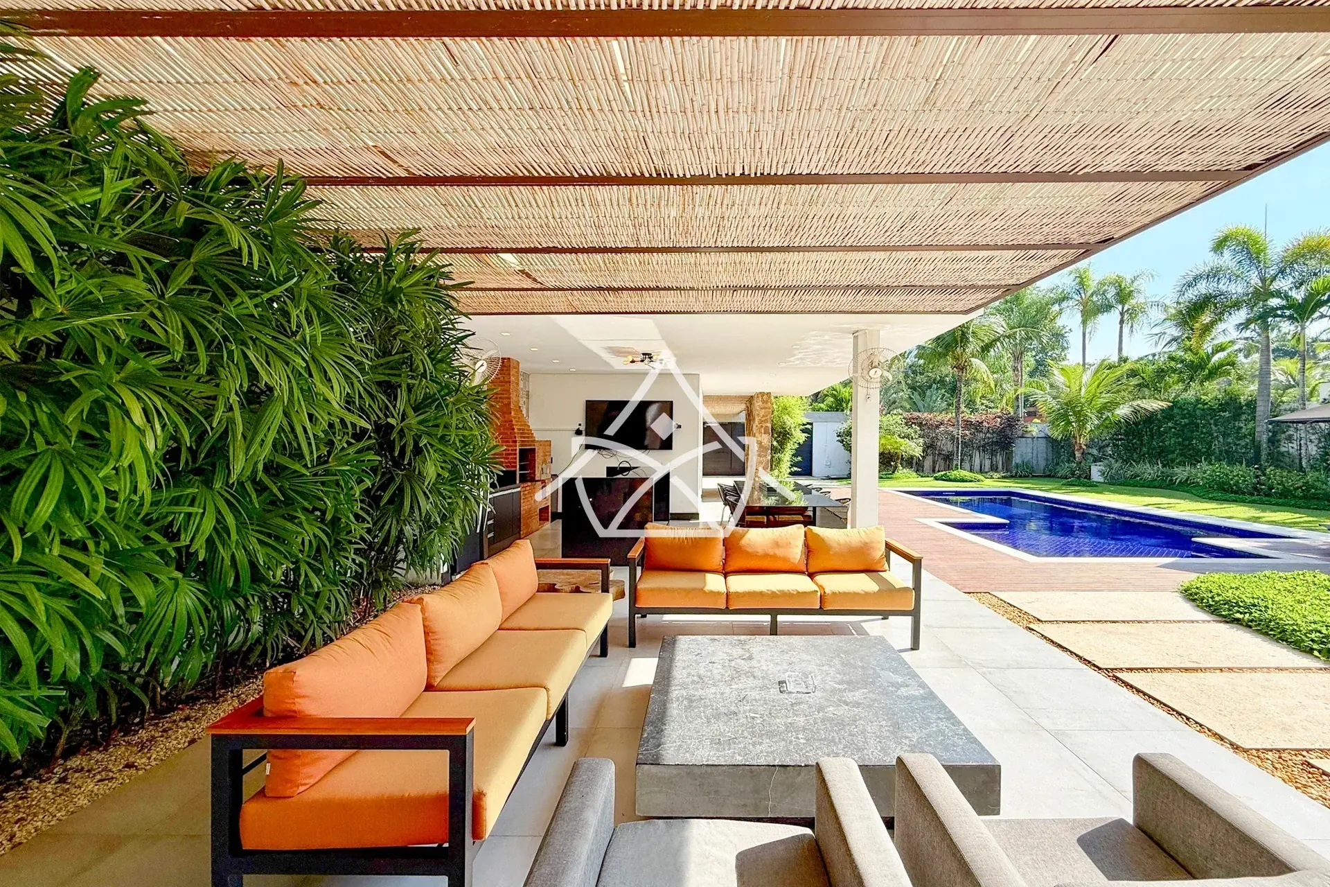 Casa com Área Gourmet e Forno a Lenha na Barra da Tijuca