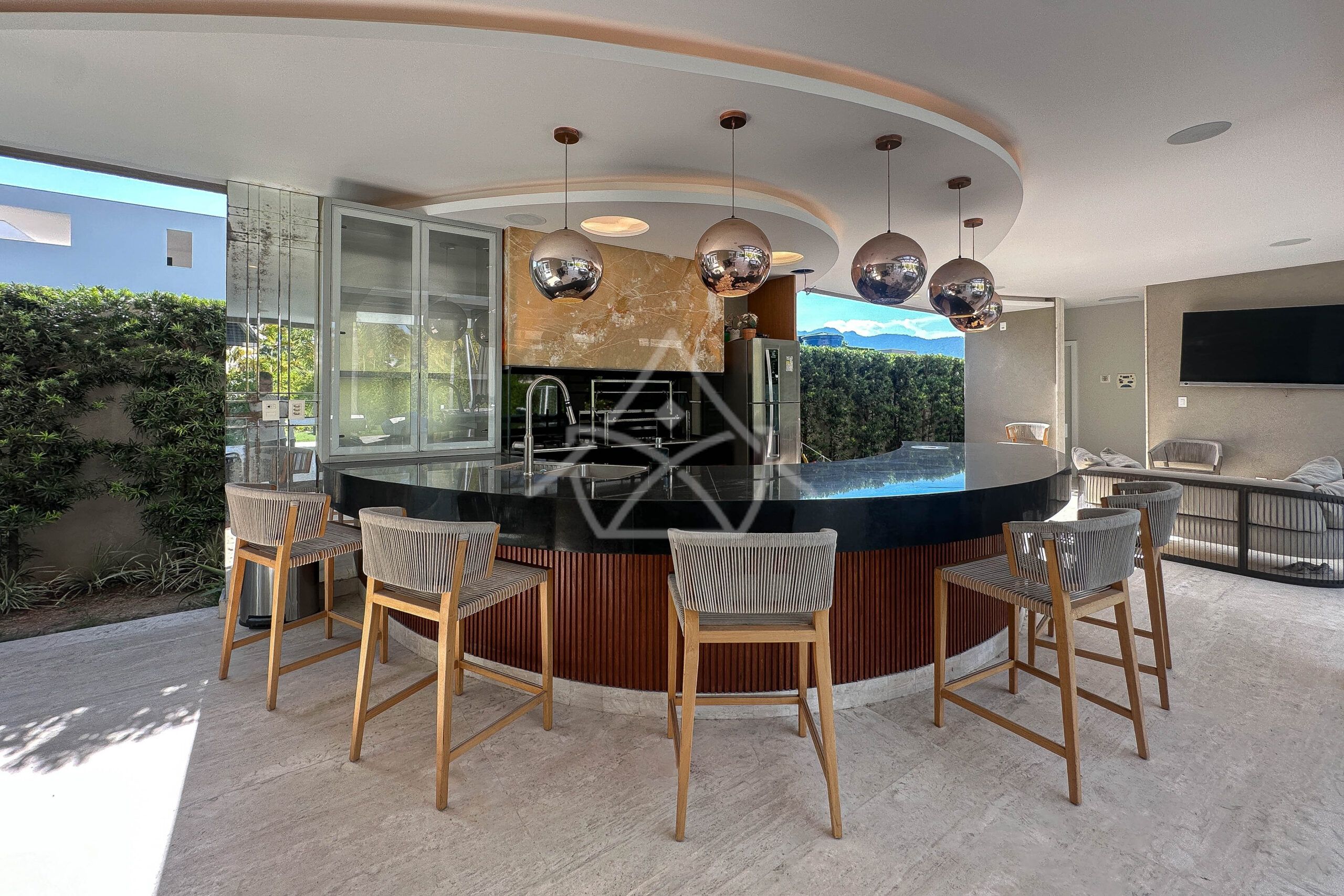 Casa à venda, Alphaville Barra da Tijuca, Casa com placas solares, imóveis de luxo, condomínio fechado, Royal 4 House, segurança 24 horas, infraestrutura completa, sustentabilidade, qualidade de vida, Barra da Tijuca, Rio de Janeiro, piscina, churrasqueira, área gourmet, suíte master, walk-in closet, lazer completo, oportunidade única, exclusividade, conforto, sofisticação, localização privilegiada, fácil acesso, vista deslumbrante, pôr do sol, privacidade, tranquilidade, natureza, ar puro, bem-estar, investimento, patrimônio, sonho, realização, família, lar.