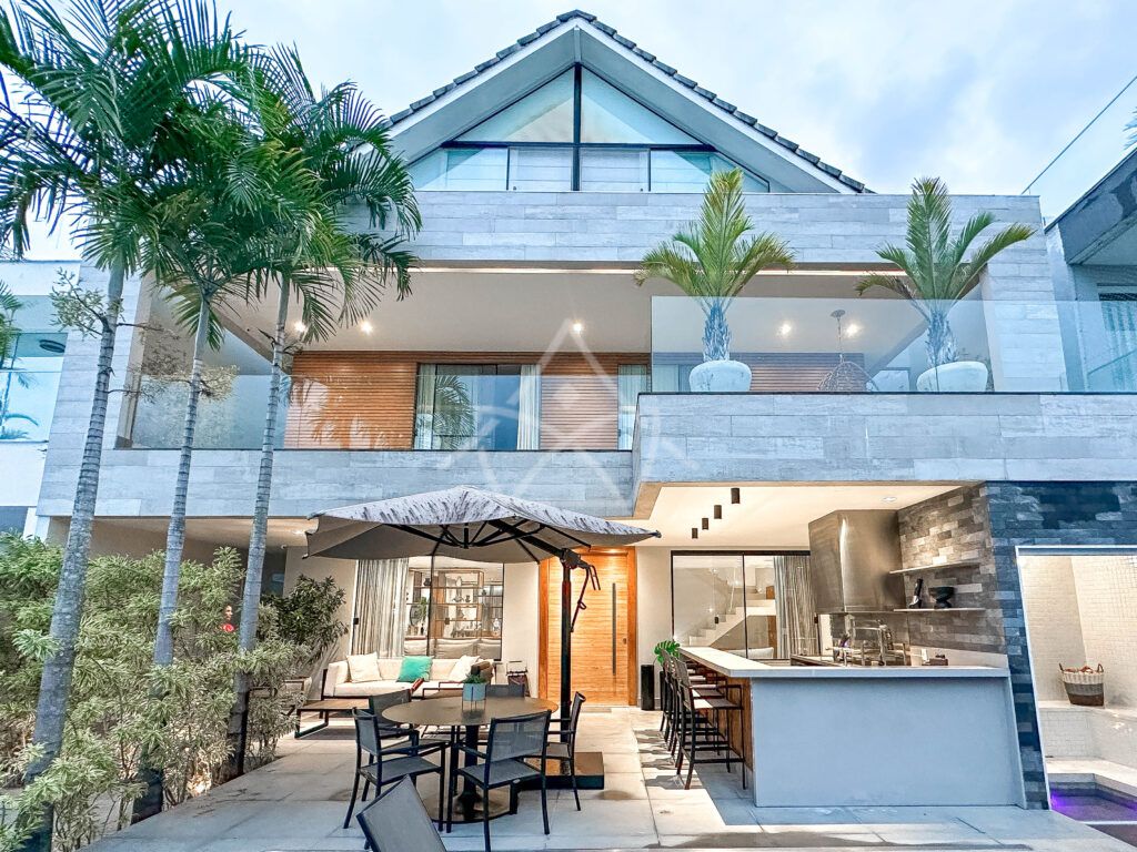 Casa à venda no condomínio Art Life, no Recreio dos Bandeirantes - Royal 4 House