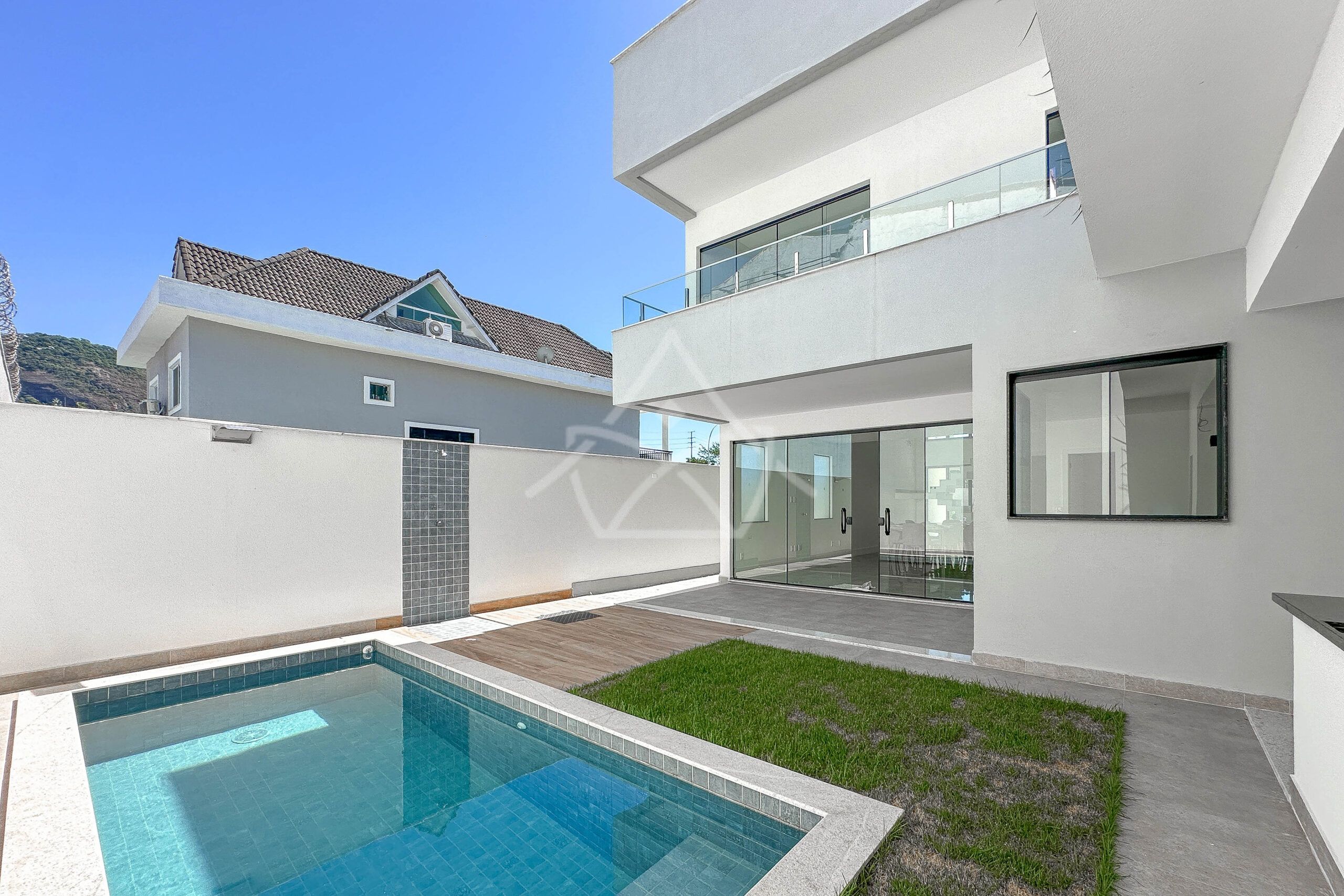 Casa à venda no condomínio Jardins de Maria, no Recreio dos Bandeirantes - Royal 4 House