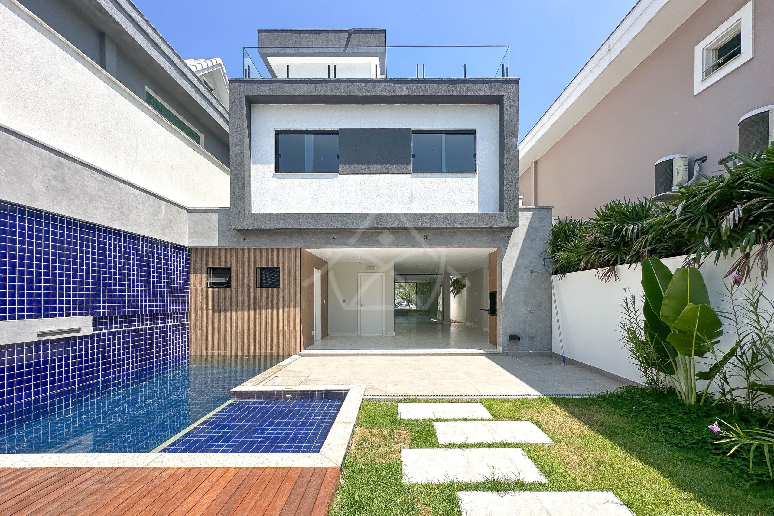 Casa à venda no condomínio Riviera del Sol, no Recreio dos Bandeirantes - Royal 4 House