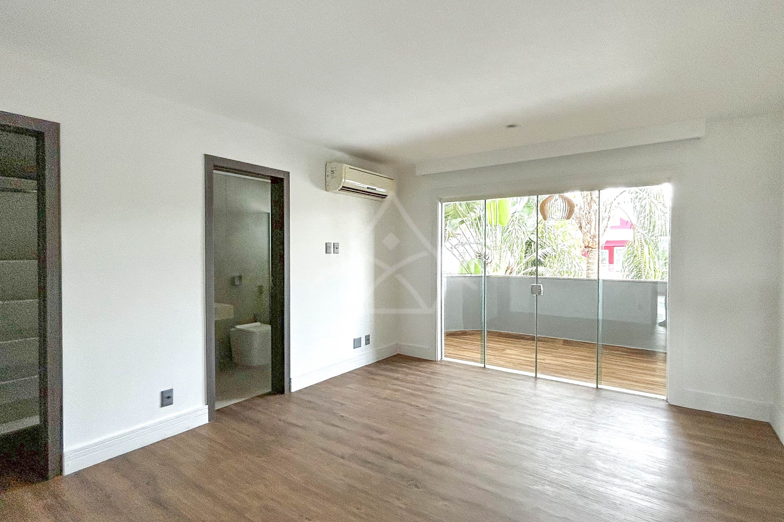 Casa à venda no condomínio Santa Mônica Jardins, na Barra da Tijuca - Royal 4 House