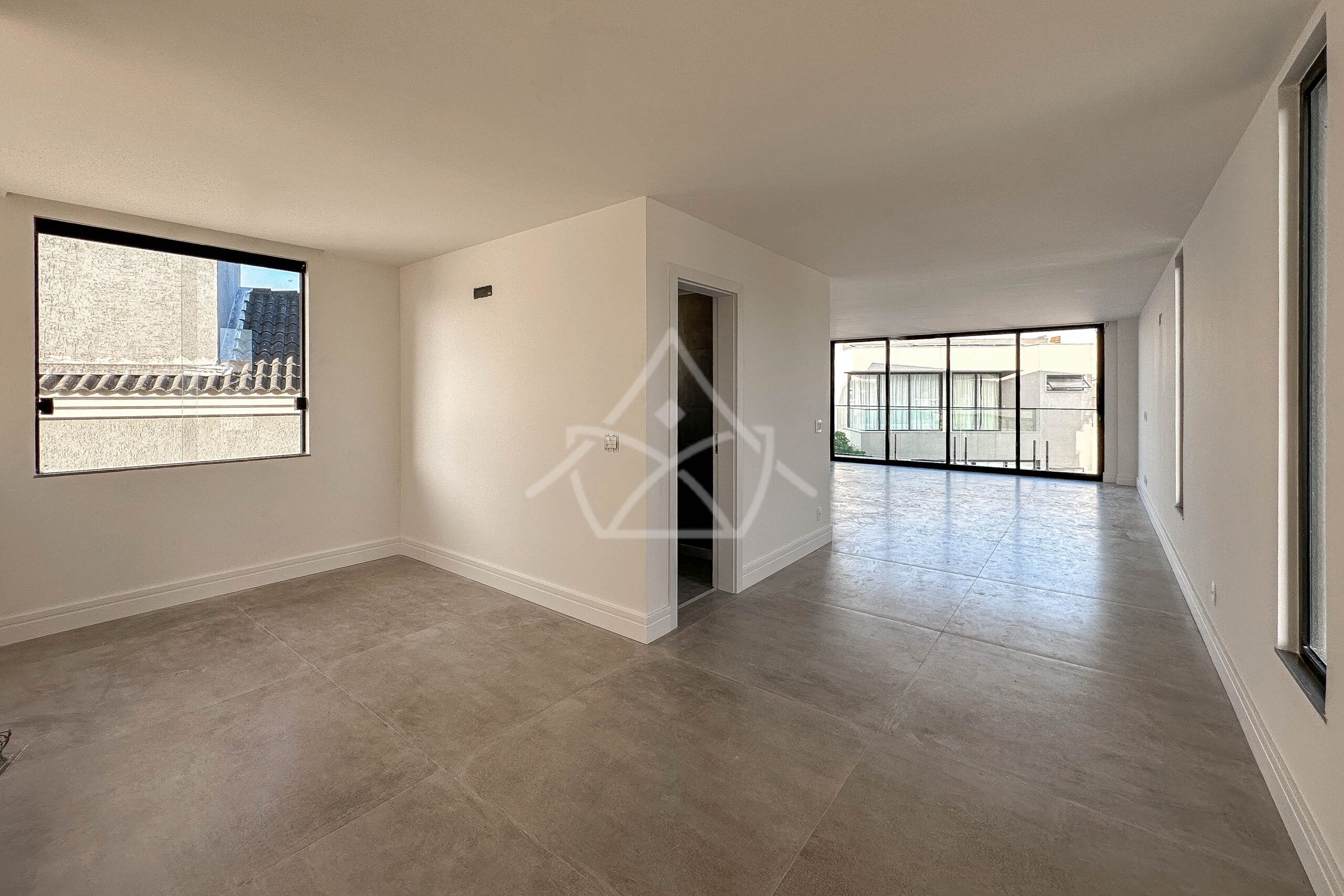 Casa à venda no condomínio Riviera Del Sol, no Recreio dos Bandeirantes - Royal 4 House