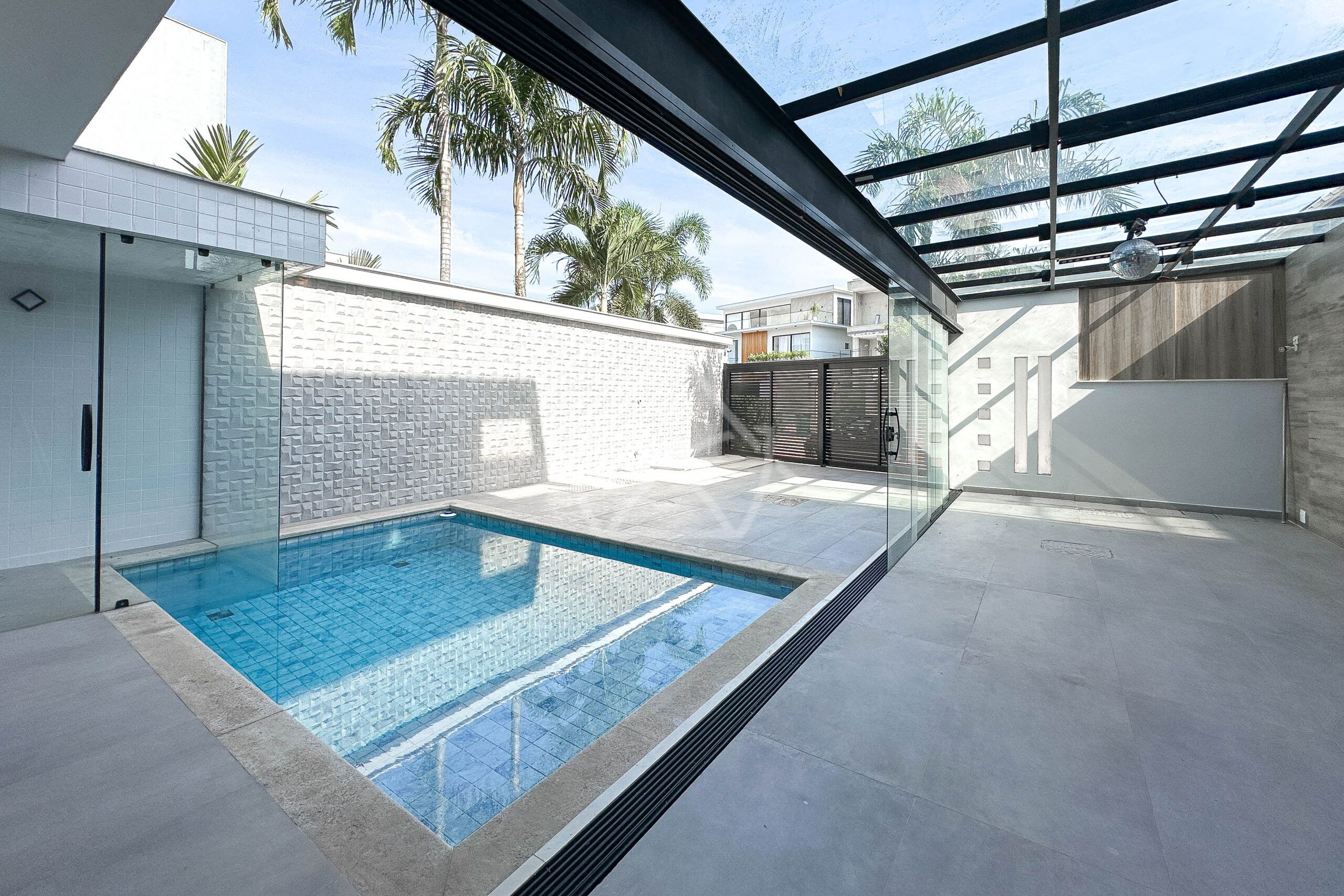 Casa à venda no condomínio Riviera Del Sol, no Recreio dos Bandeirantes - Royal 4 House