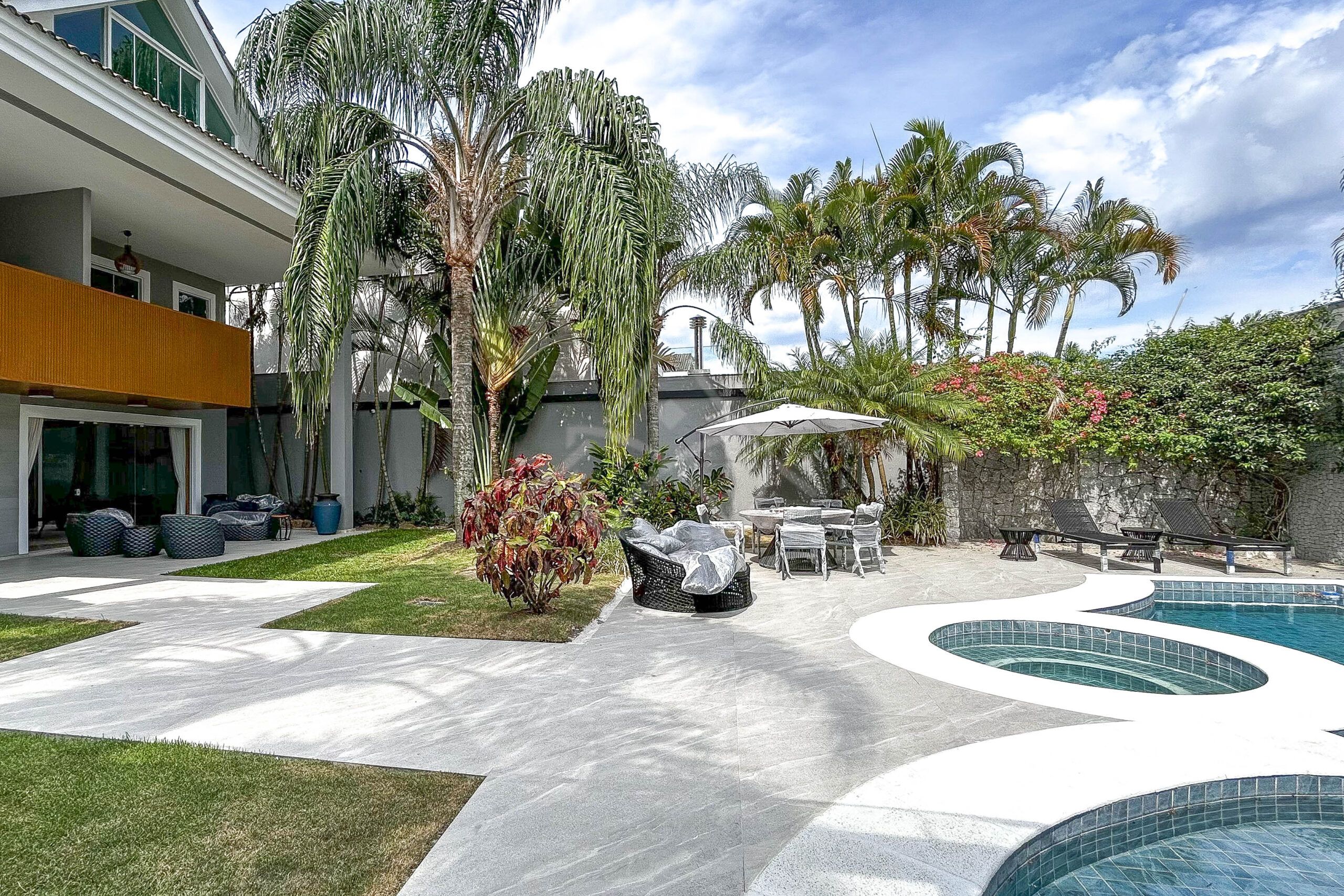 Casa à venda no condomínio Santa Mônica Jardins, na Barra da Tijuca - Royal 4 House