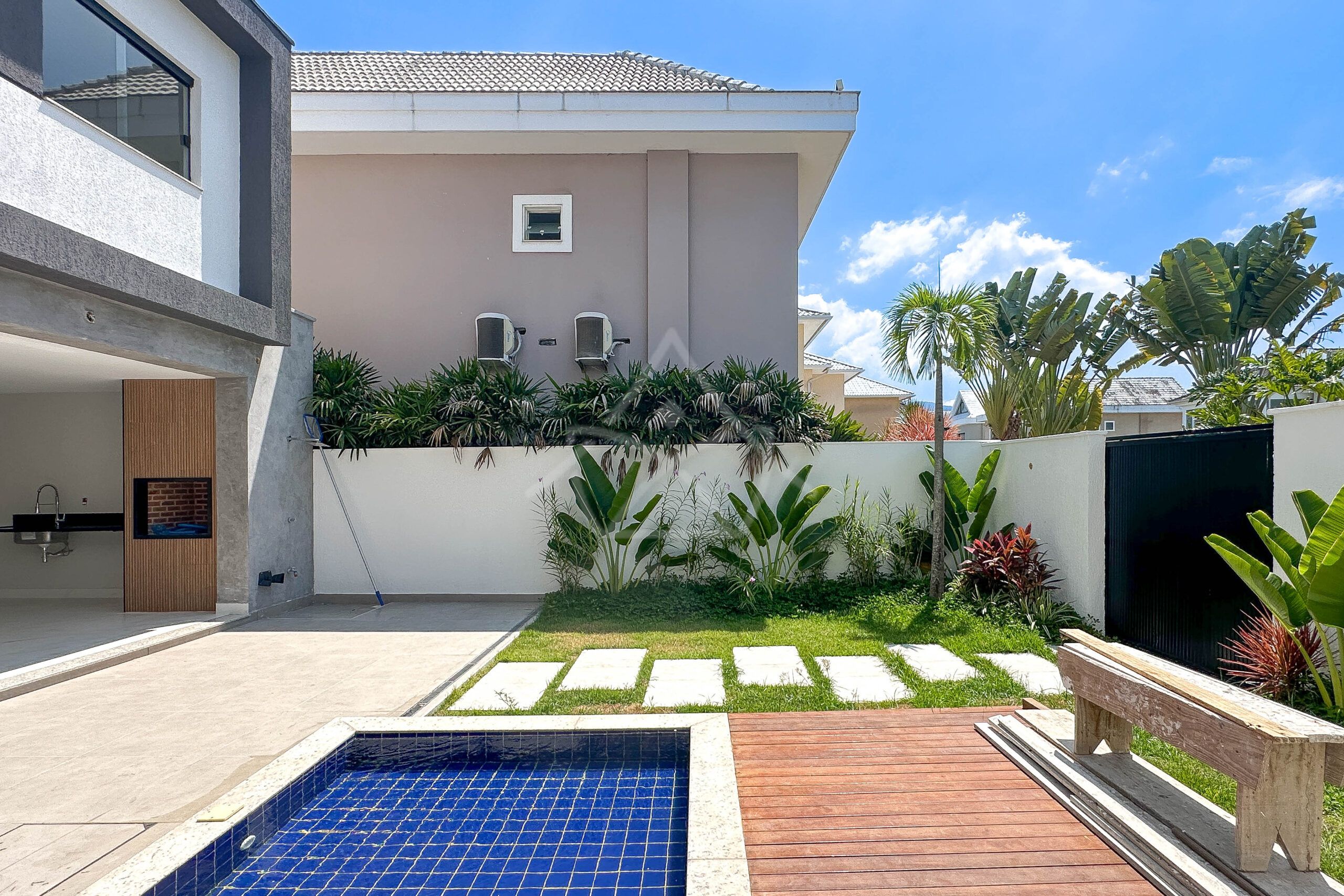 Casa à venda no condomínio Riviera del Sol, no Recreio dos Bandeirantes - Royal 4 House