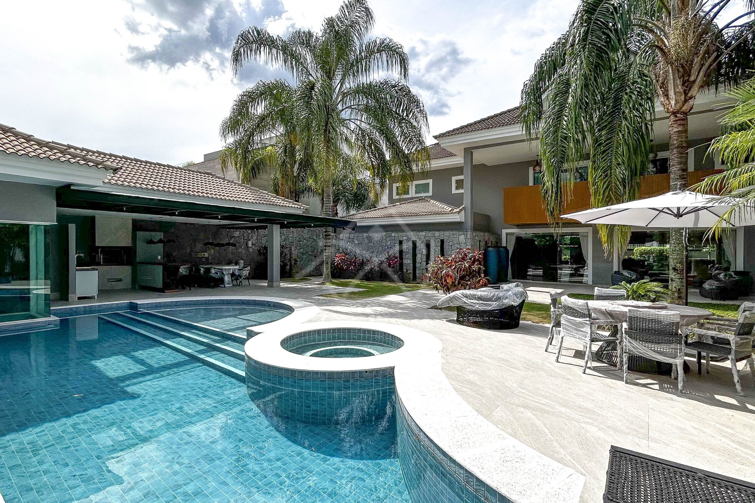 Casa à venda no condomínio Santa Mônica Jardins, na Barra da Tijuca - Royal 4 House