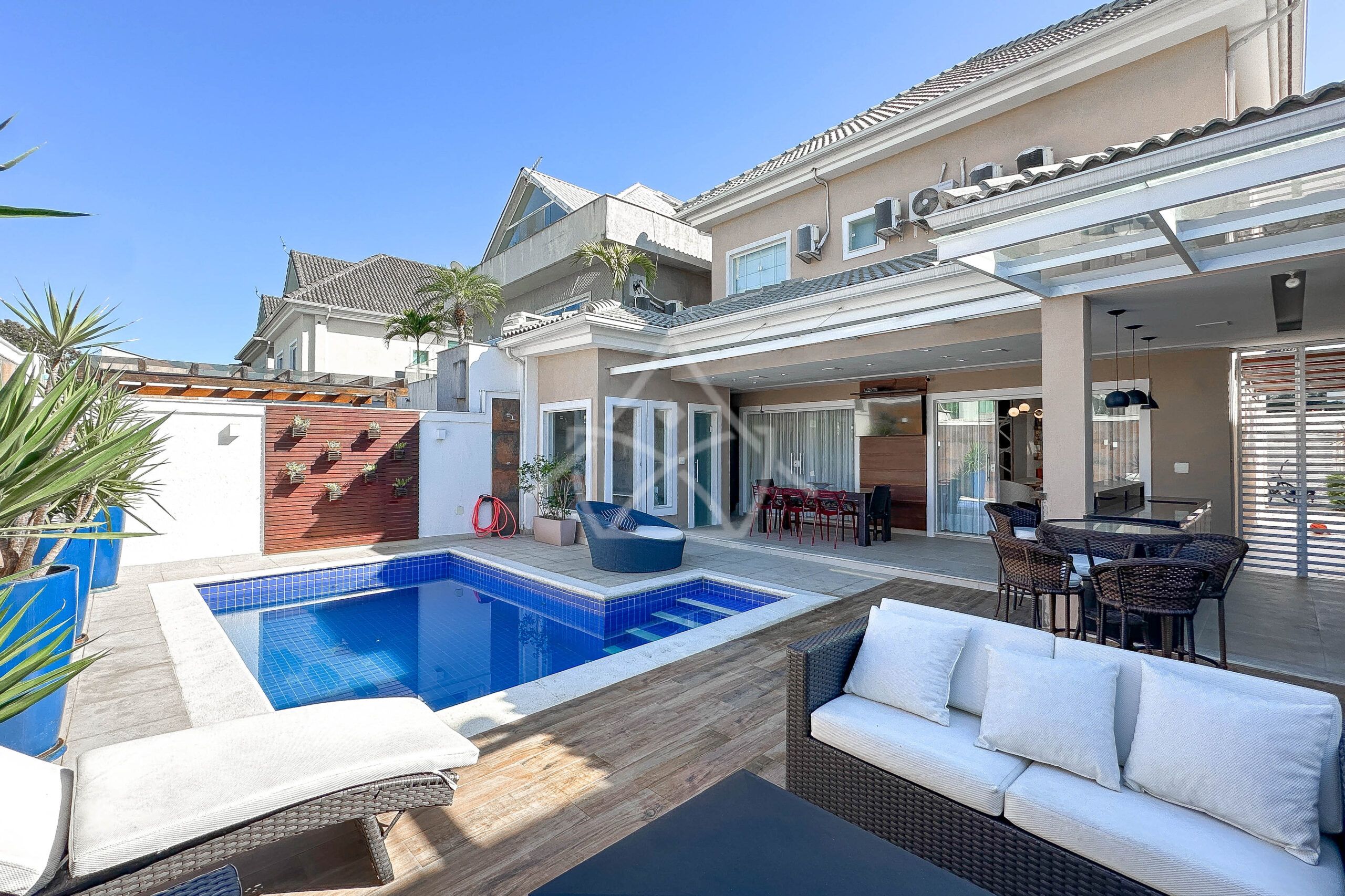 Casa à venda no condomínio Art Life, no Recreio dos Bandeirantes - Royal 4 House