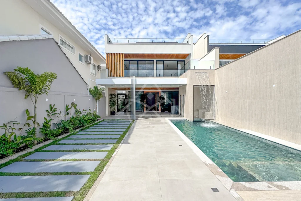 Casa Triplex no Rio Mar à Venda