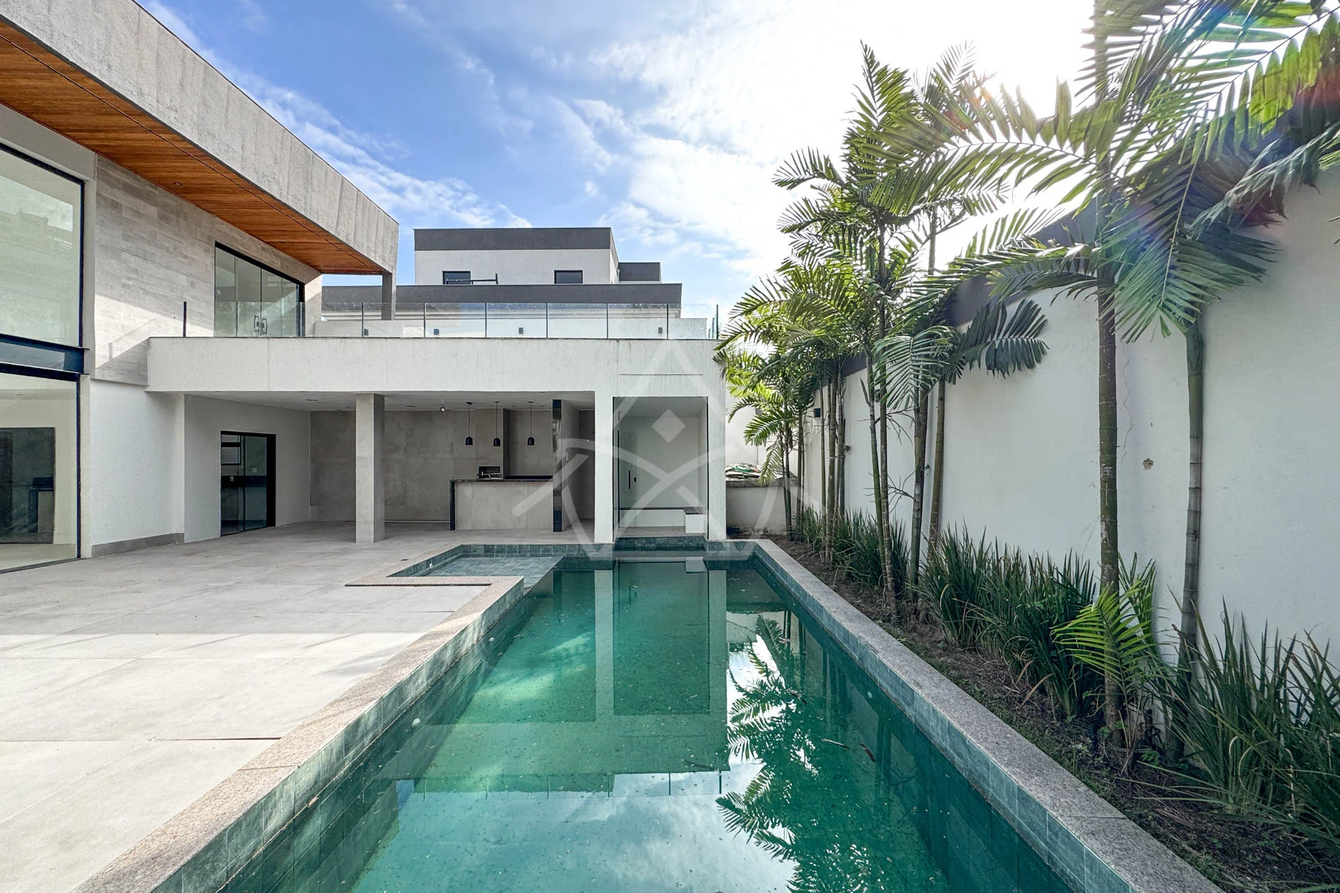 Casa à Venda com 5 Suítes, Piscina, Sauna e Espaço Gourmet