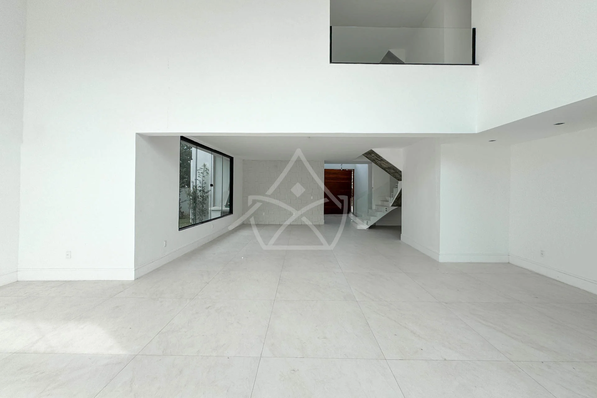 Casa à Venda com 5 Suítes, Piscina, Sauna e Espaço Gourmet