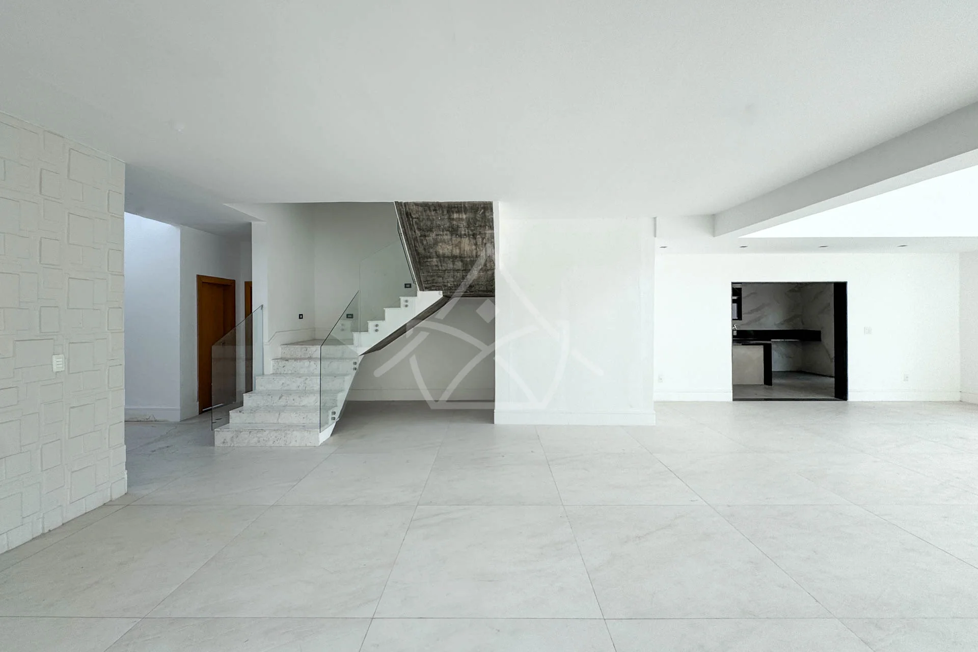 Casa à Venda com 5 Suítes, Piscina, Sauna e Espaço Gourmet