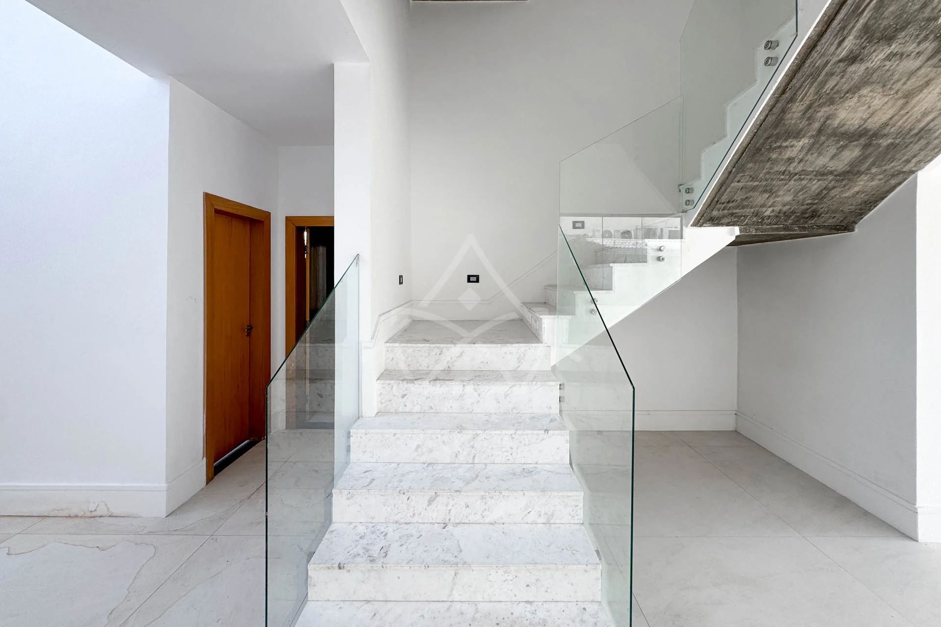 Casa à Venda com 5 Suítes, Piscina, Sauna e Espaço Gourmet