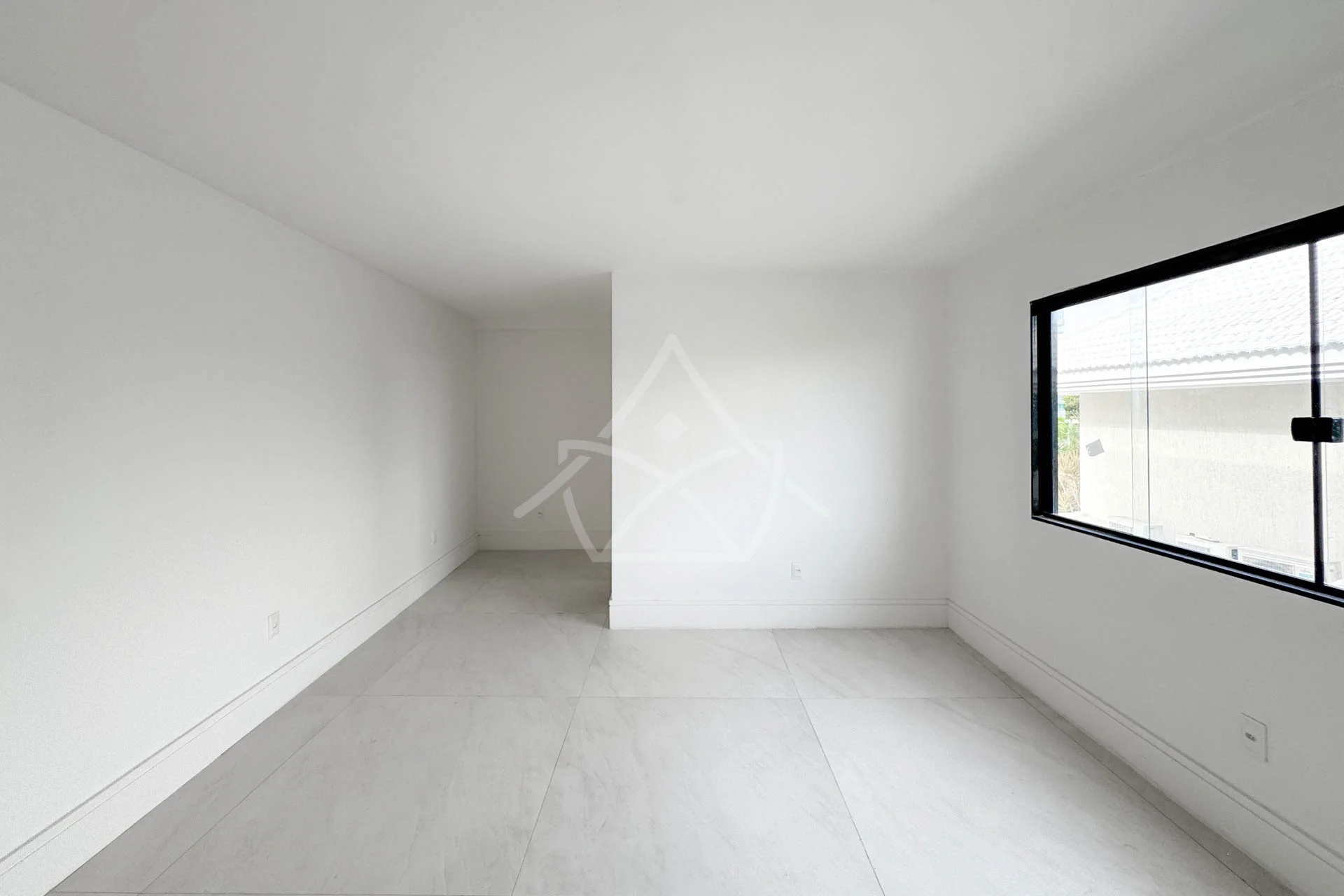 Casa à Venda com 5 Suítes, Piscina, Sauna e Espaço Gourmet