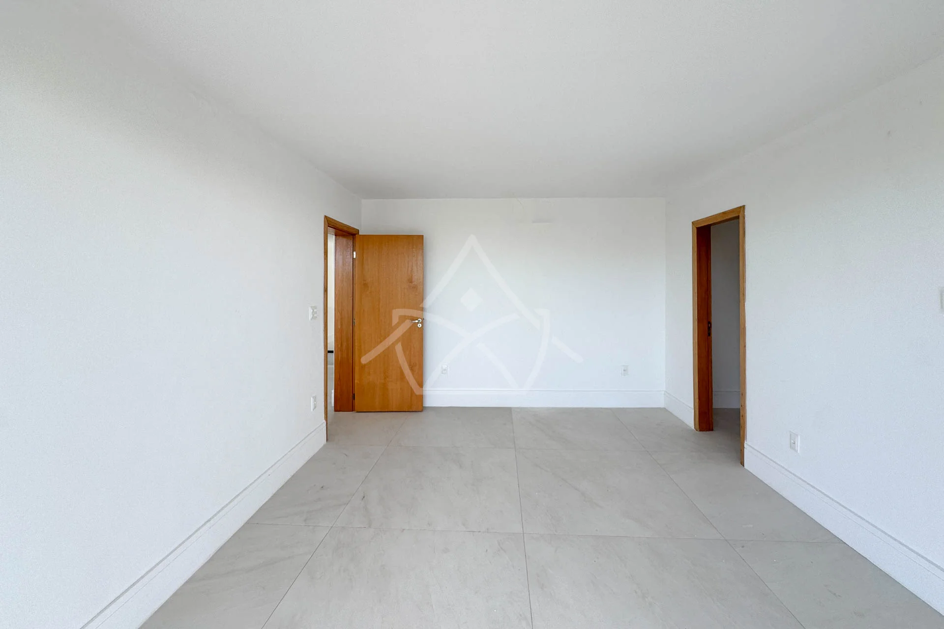 Casa à Venda com 5 Suítes, Piscina, Sauna e Espaço Gourmet
