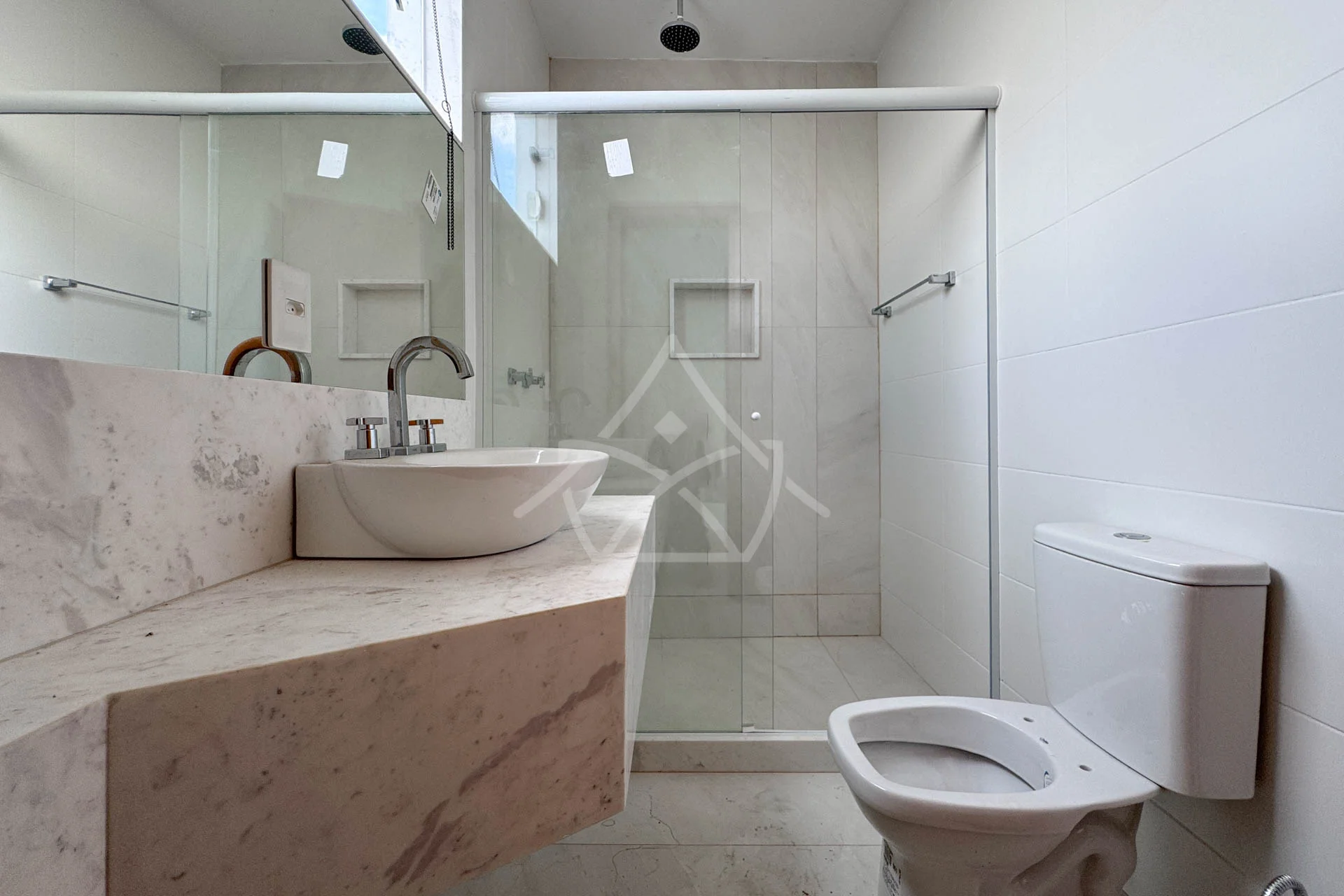 Casa à Venda com 5 Suítes, Piscina, Sauna e Espaço Gourmet