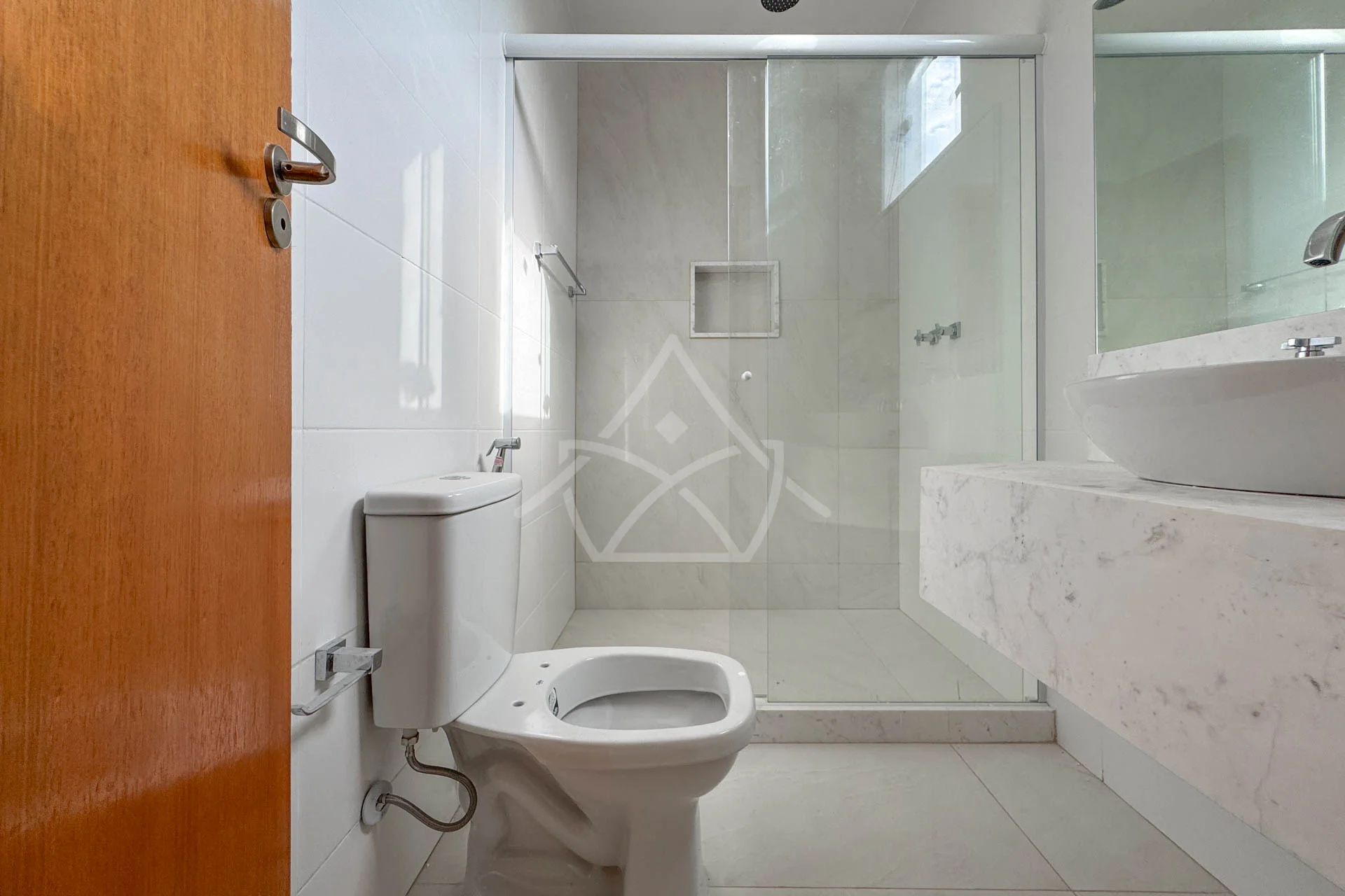 Casa à Venda com 5 Suítes, Piscina, Sauna e Espaço Gourmet