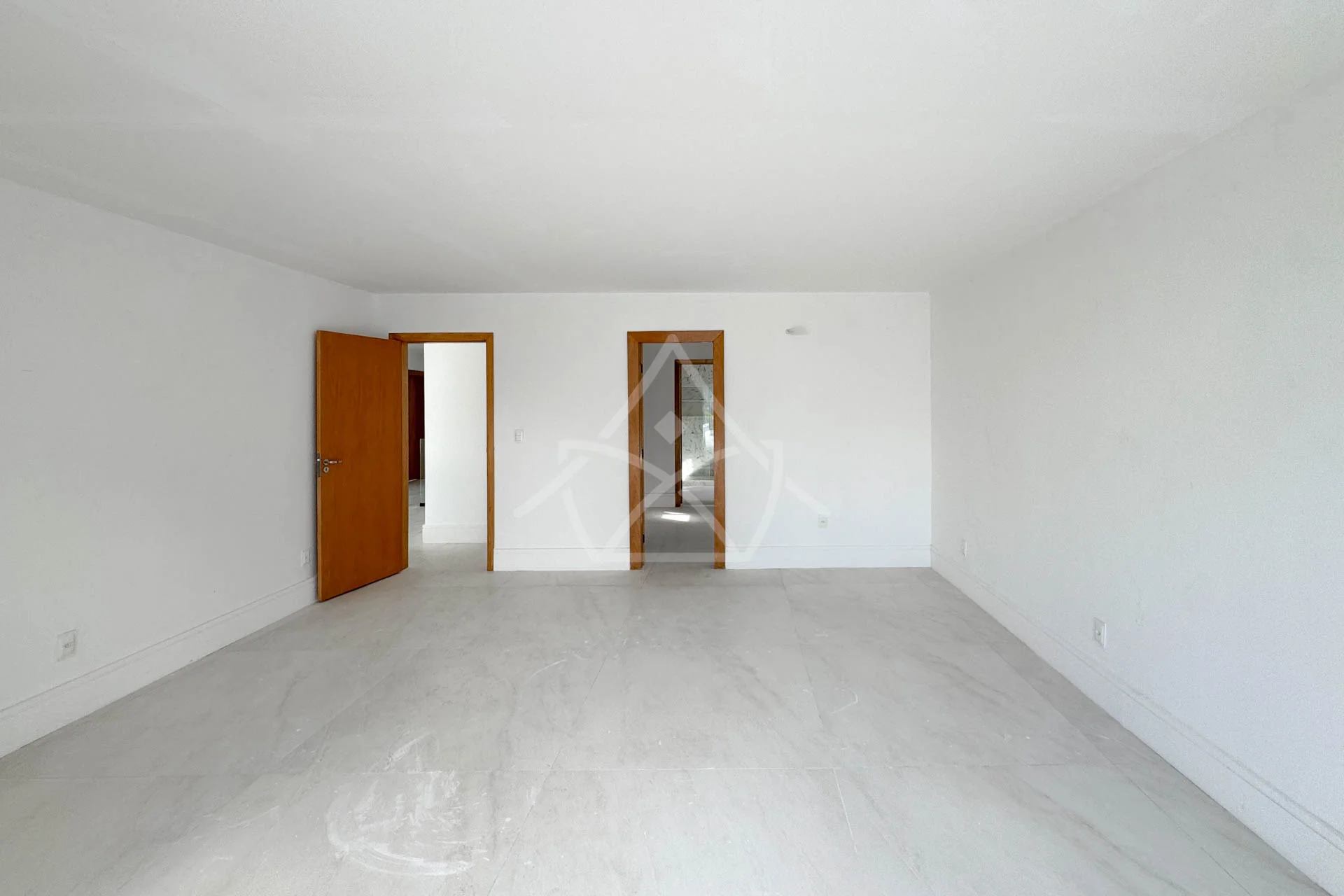 Casa à Venda com 5 Suítes, Piscina, Sauna e Espaço Gourmet
