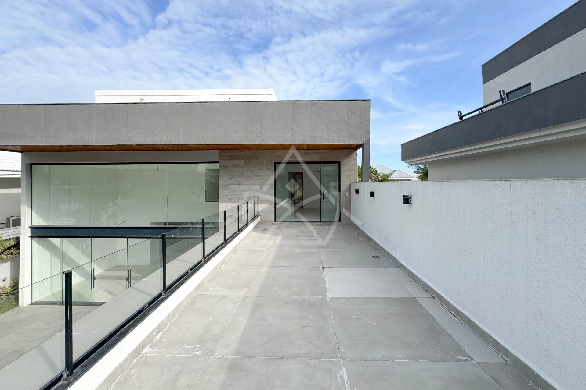 Casa à Venda com 5 Suítes, Piscina, Sauna e Espaço Gourmet