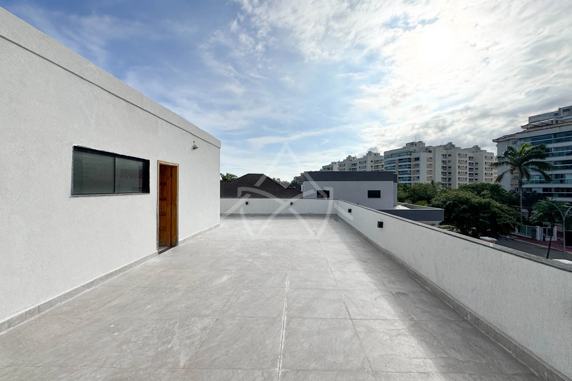 Casa à Venda com 5 Suítes, Piscina, Sauna e Espaço Gourmet