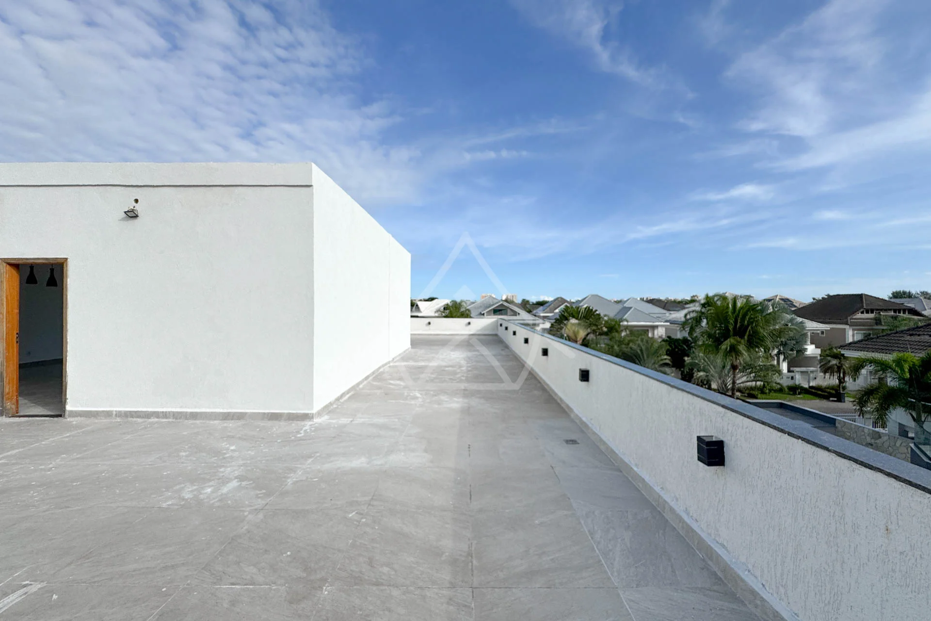 Casa à Venda com 5 Suítes, Piscina, Sauna e Espaço Gourmet