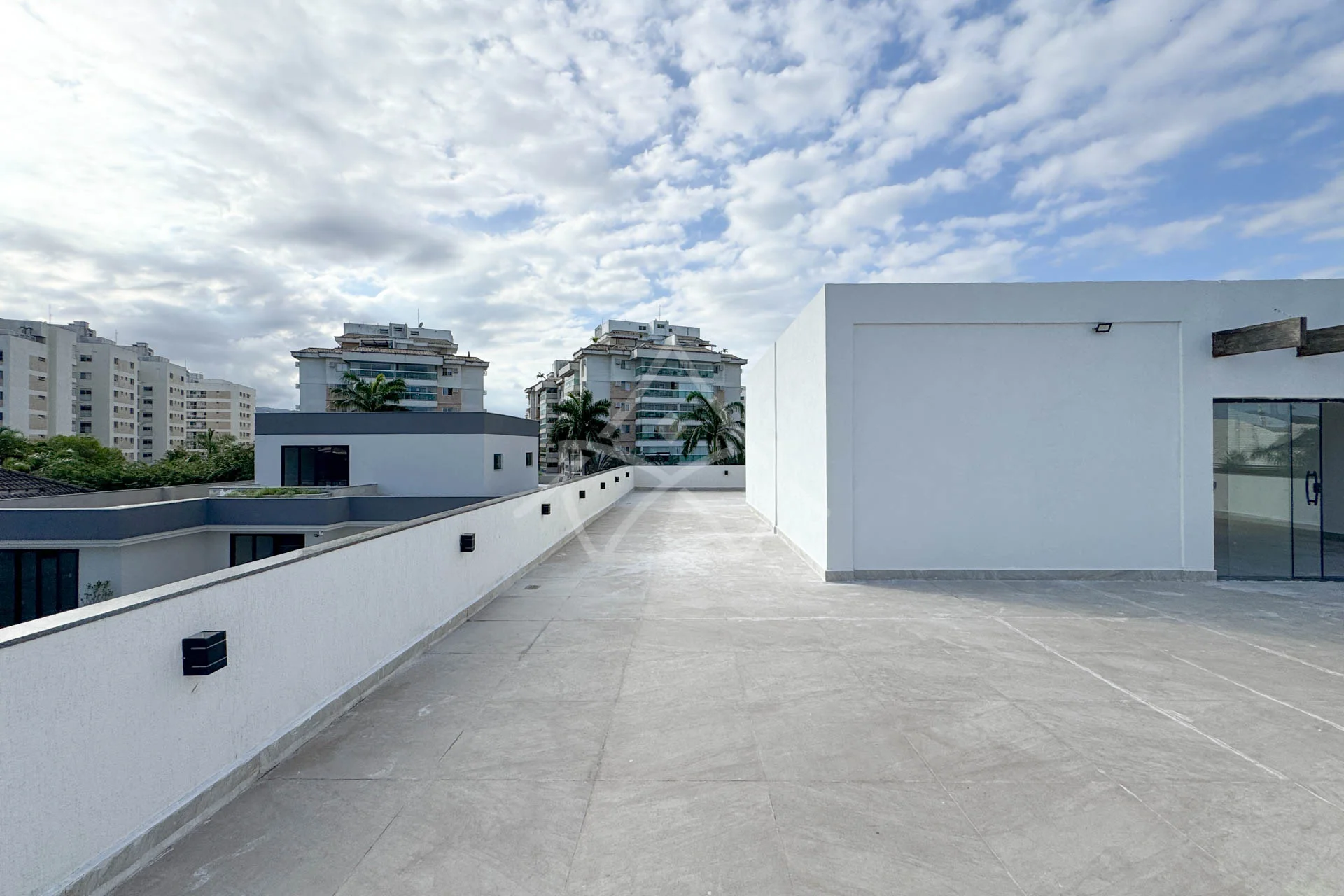 Casa à Venda com 5 Suítes, Piscina, Sauna e Espaço Gourmet