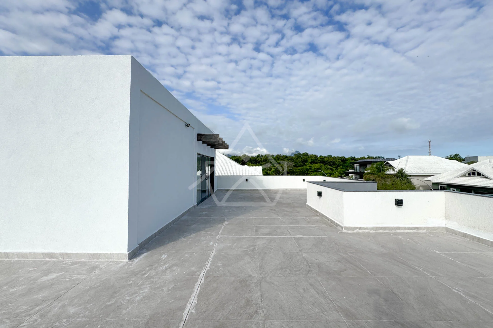 Casa à Venda com 5 Suítes, Piscina, Sauna e Espaço Gourmet