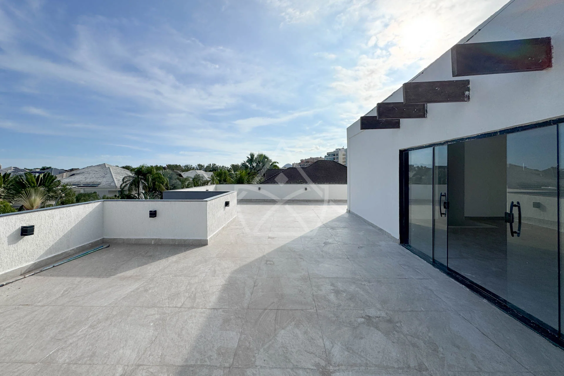 Casa à Venda com 5 Suítes, Piscina, Sauna e Espaço Gourmet