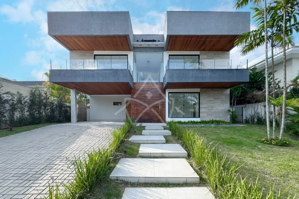 Casa à Venda com 5 Suítes, Piscina, Sauna e Espaço Gourmet