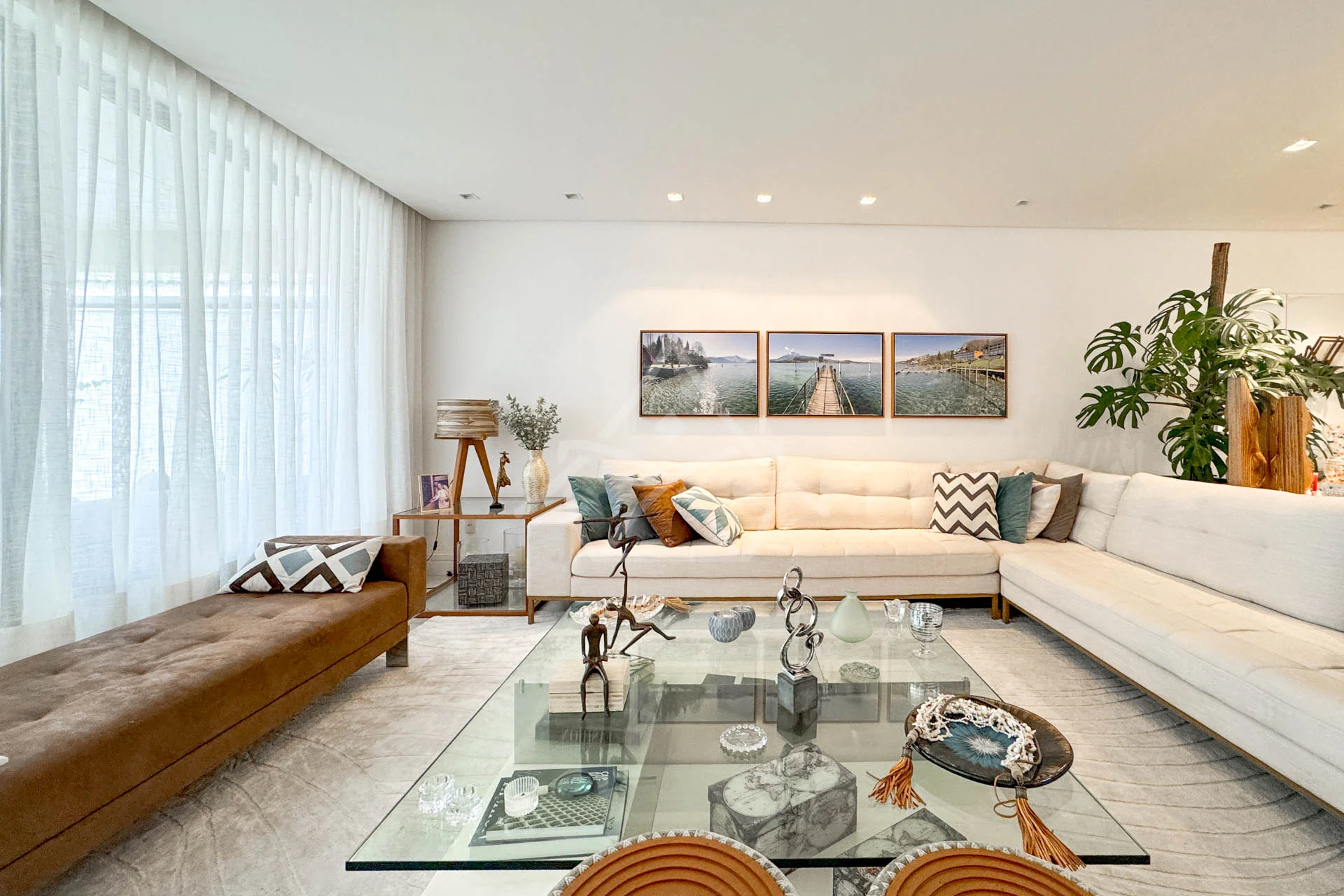 Casa Triplex no Del Lago à Venda com 4 Suítes, Piscina com Raia, Sauna e Sótão Multiuso – Conforto, Elegância e Lazer Completo.