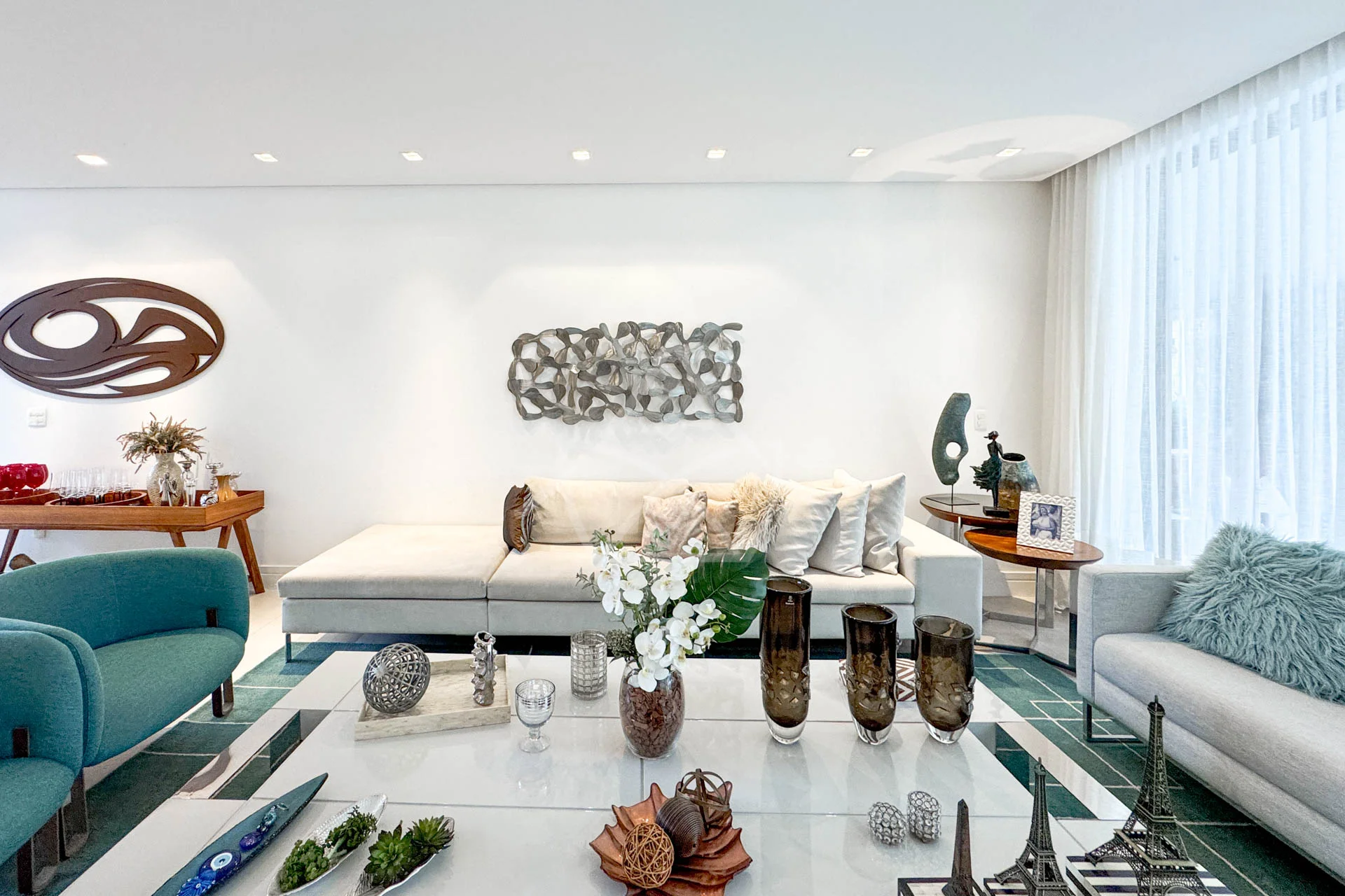 Casa Triplex no Del Lago à Venda com 4 Suítes, Piscina com Raia, Sauna e Sótão Multiuso – Conforto, Elegância e Lazer Completo.