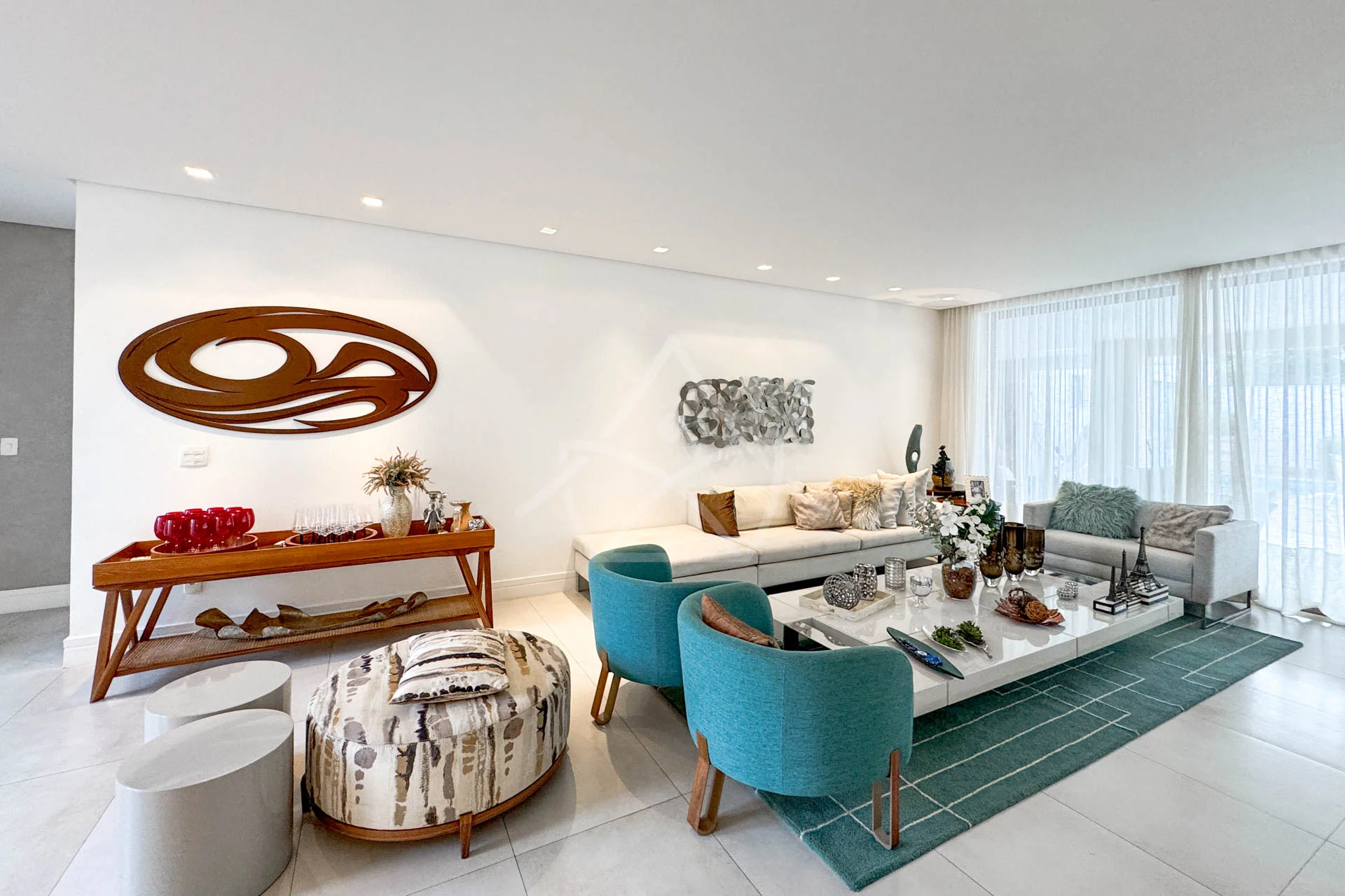 Casa Triplex no Del Lago à Venda com 4 Suítes, Piscina com Raia, Sauna e Sótão Multiuso – Conforto, Elegância e Lazer Completo.