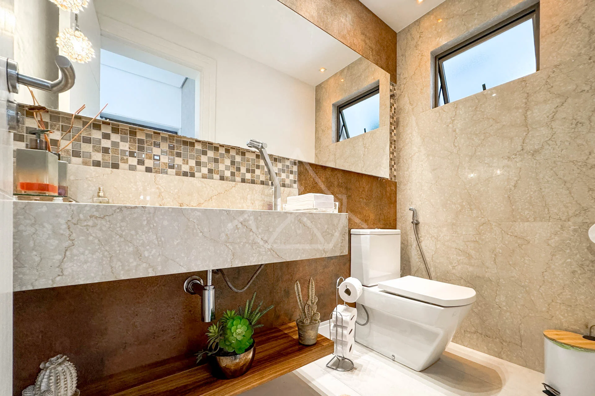 Casa Triplex no Del Lago à Venda com 4 Suítes, Piscina com Raia, Sauna e Sótão Multiuso – Conforto, Elegância e Lazer Completo.