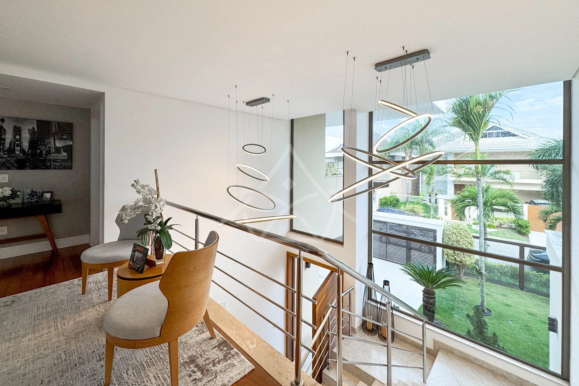 Casa Triplex no Del Lago à Venda com 4 Suítes, Piscina com Raia, Sauna e Sótão Multiuso – Conforto, Elegância e Lazer Completo.