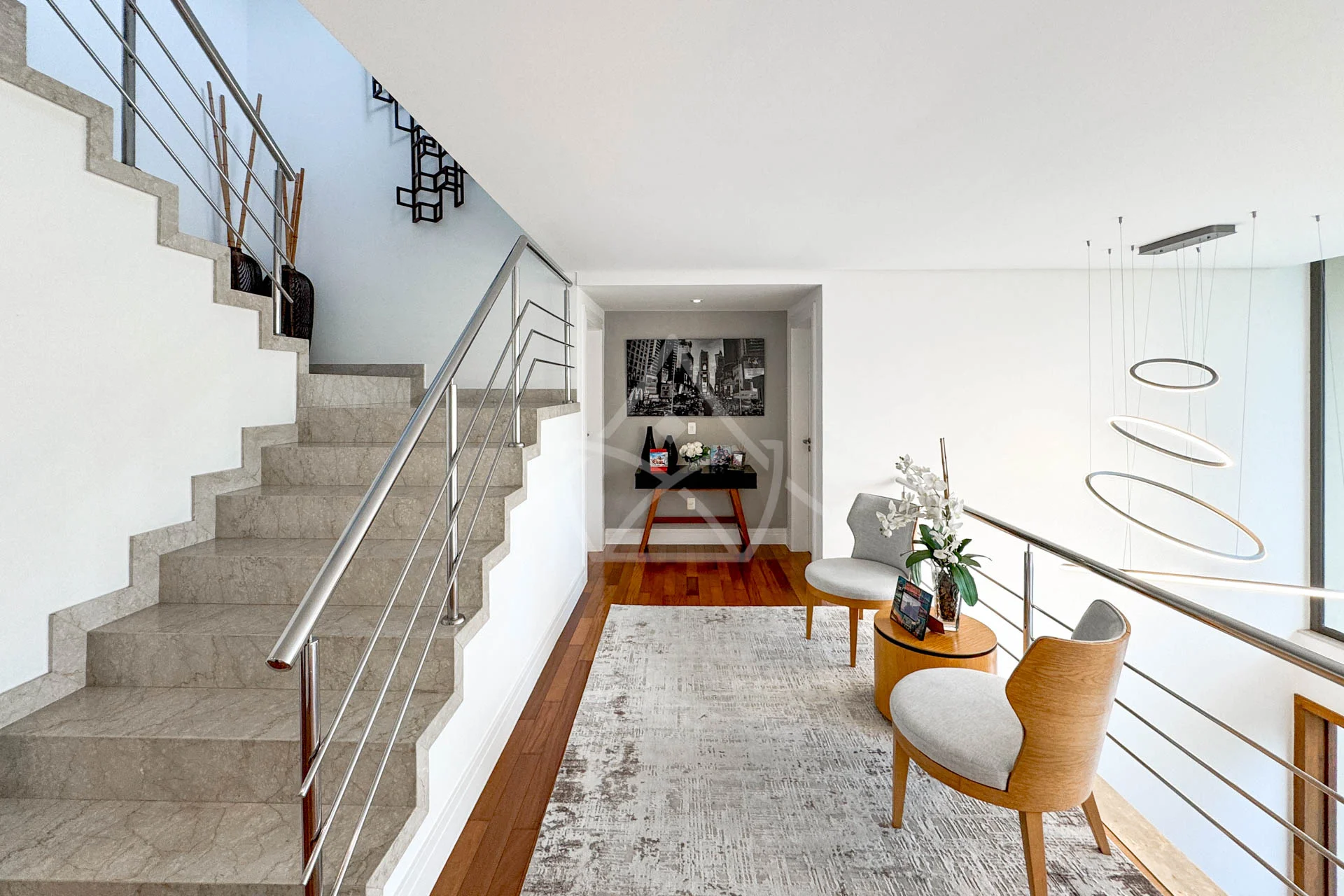 Casa Triplex no Del Lago à Venda com 4 Suítes, Piscina com Raia, Sauna e Sótão Multiuso – Conforto, Elegância e Lazer Completo.