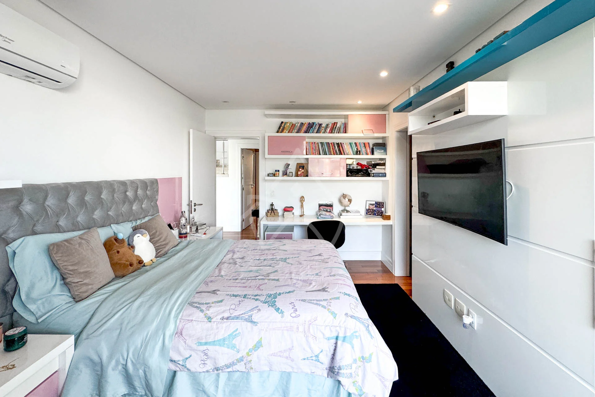Casa Triplex no Del Lago à Venda com 4 Suítes, Piscina com Raia, Sauna e Sótão Multiuso – Conforto, Elegância e Lazer Completo.