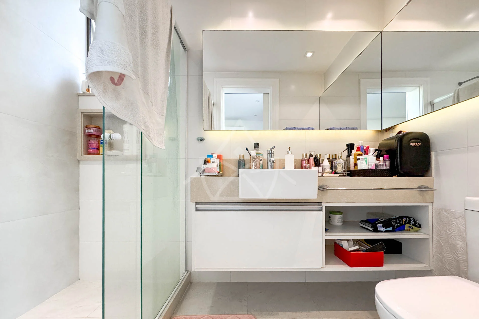 Casa Triplex no Del Lago à Venda com 4 Suítes, Piscina com Raia, Sauna e Sótão Multiuso – Conforto, Elegância e Lazer Completo.