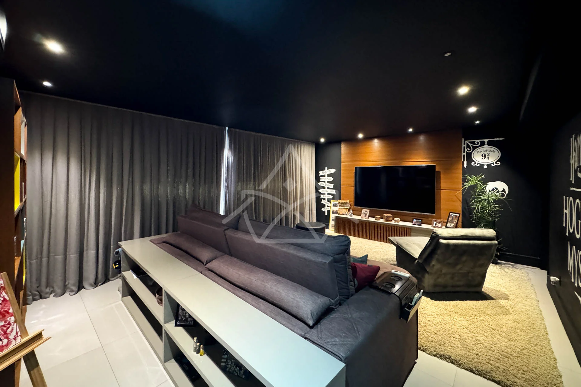 Casa Triplex no Del Lago à Venda com 4 Suítes, Piscina com Raia, Sauna e Sótão Multiuso – Conforto, Elegância e Lazer Completo.