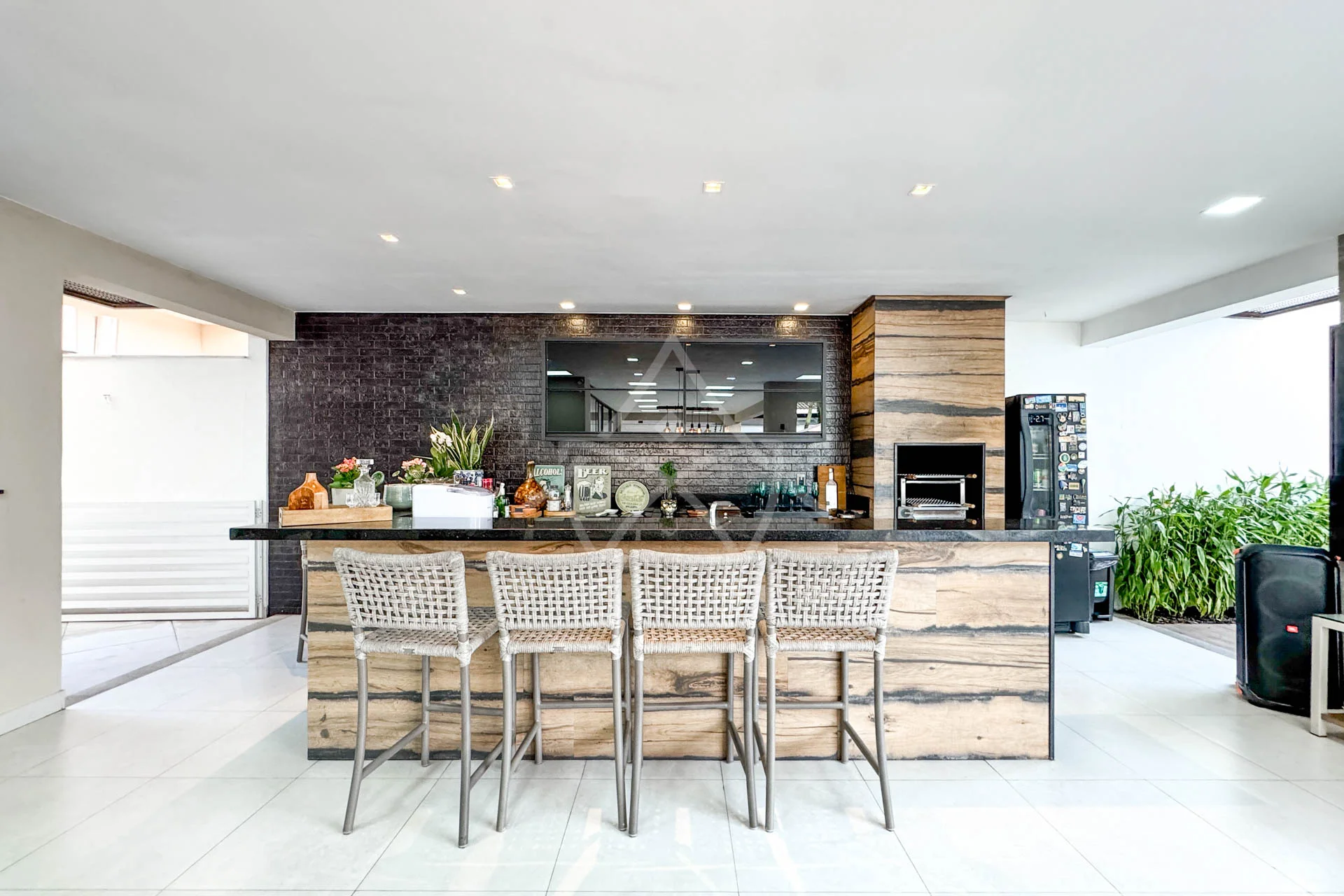 Casa Triplex no Del Lago à Venda com 4 Suítes, Piscina com Raia, Sauna e Sótão Multiuso – Conforto, Elegância e Lazer Completo.