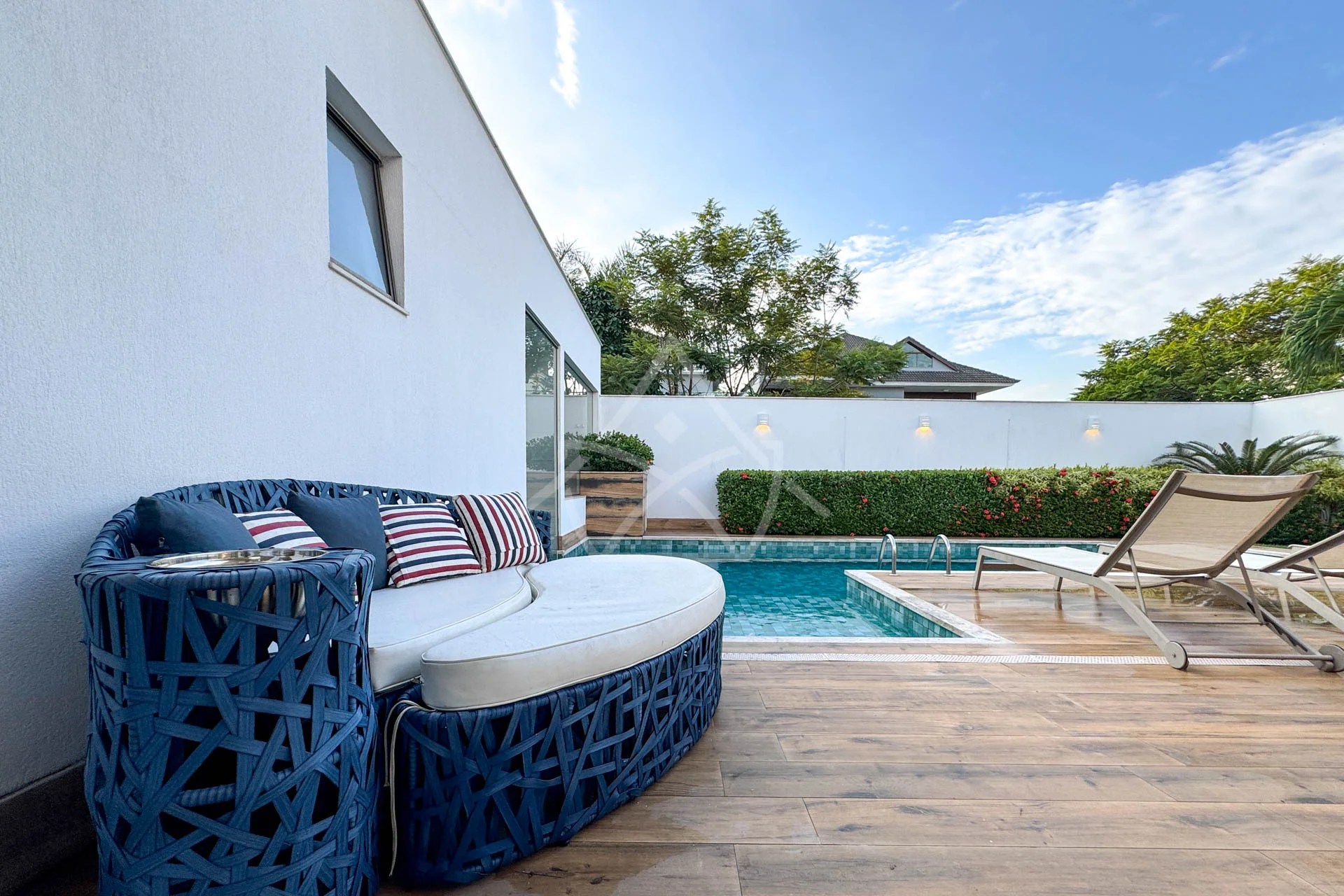 Casa Triplex no Del Lago à Venda com 4 Suítes, Piscina com Raia, Sauna e Sótão Multiuso – Conforto, Elegância e Lazer Completo.